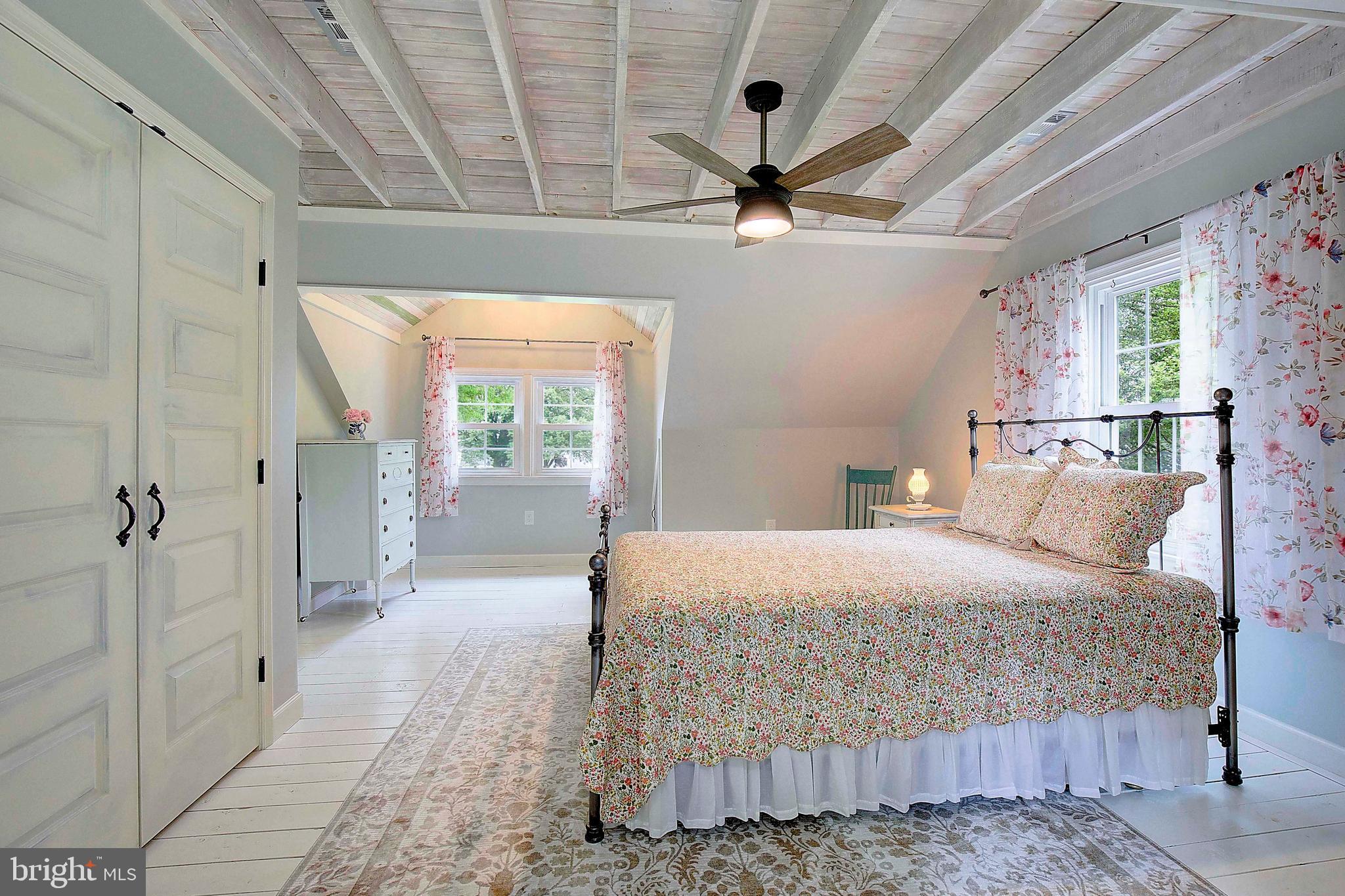 LOG INN ESTATES - Residential