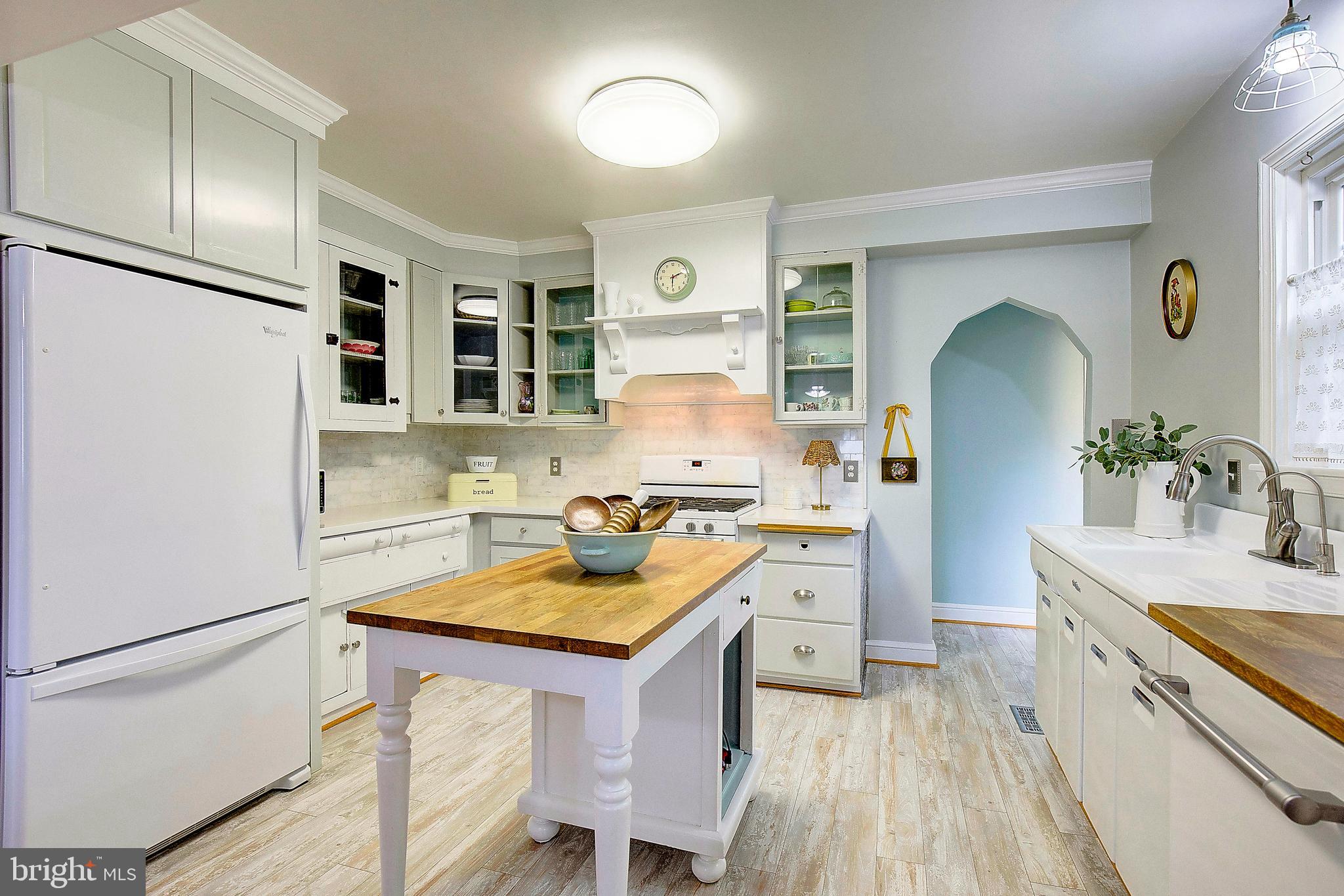 LOG INN ESTATES - Residential