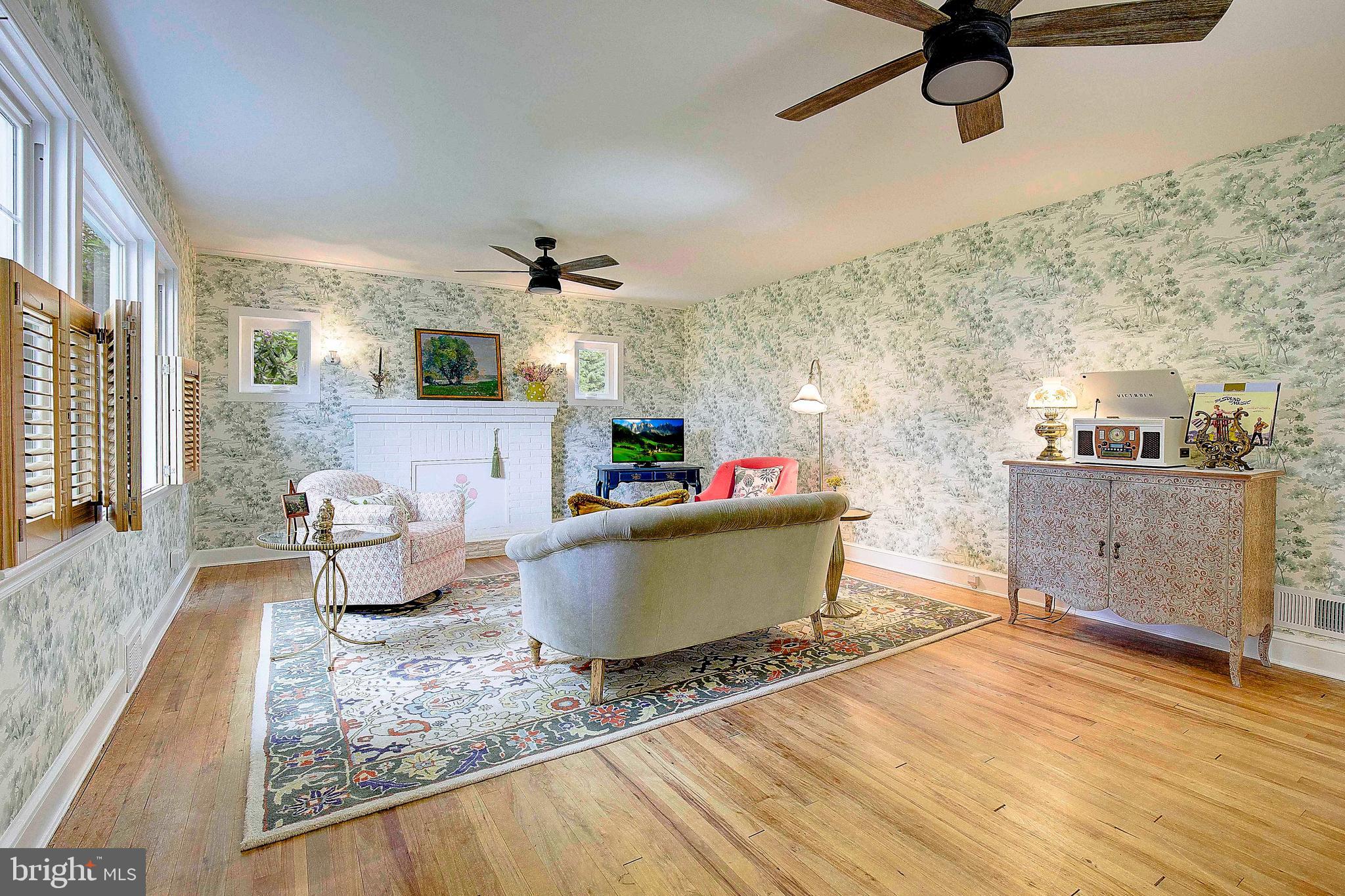 LOG INN ESTATES - Residential