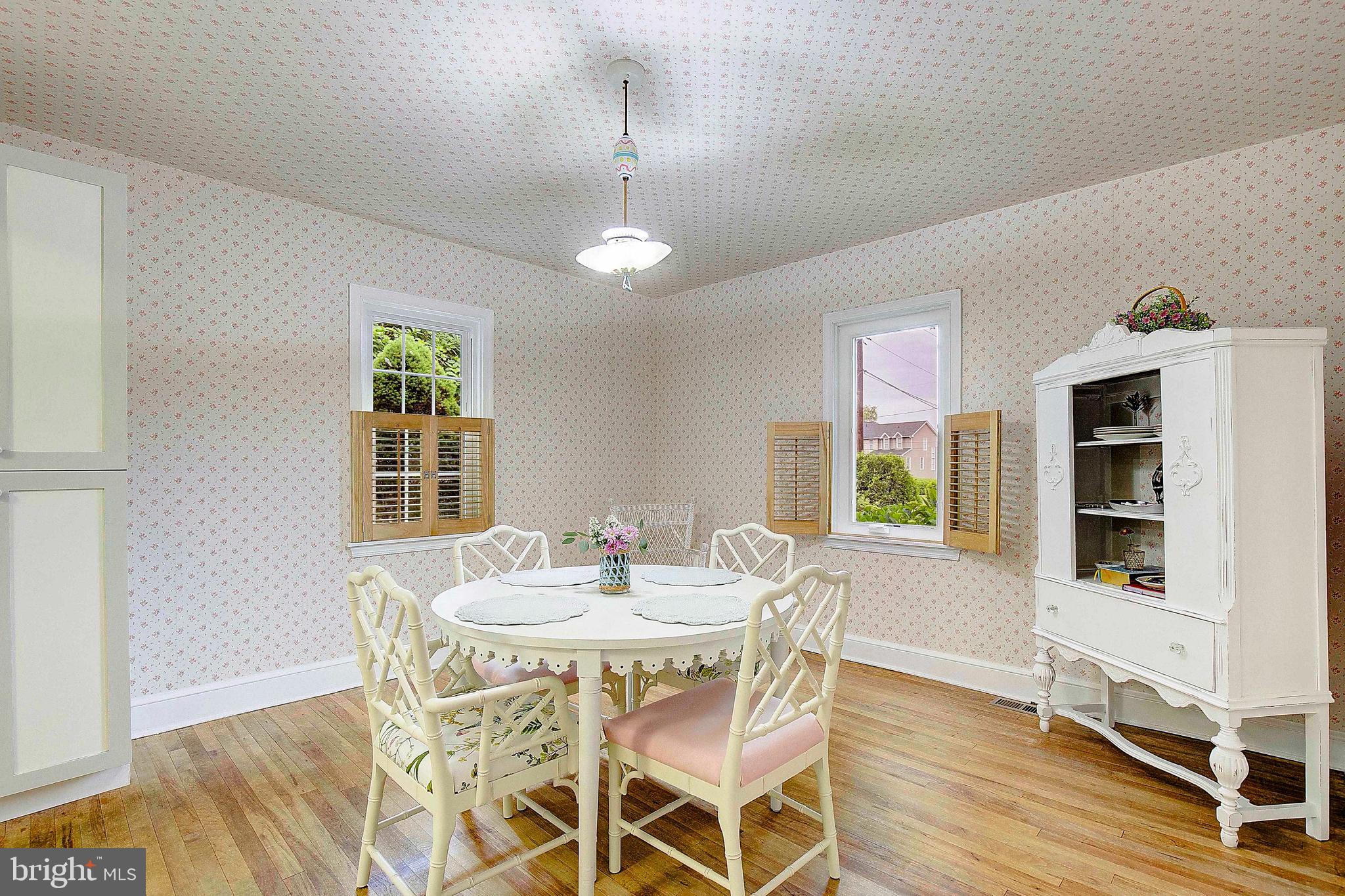 LOG INN ESTATES - Residential