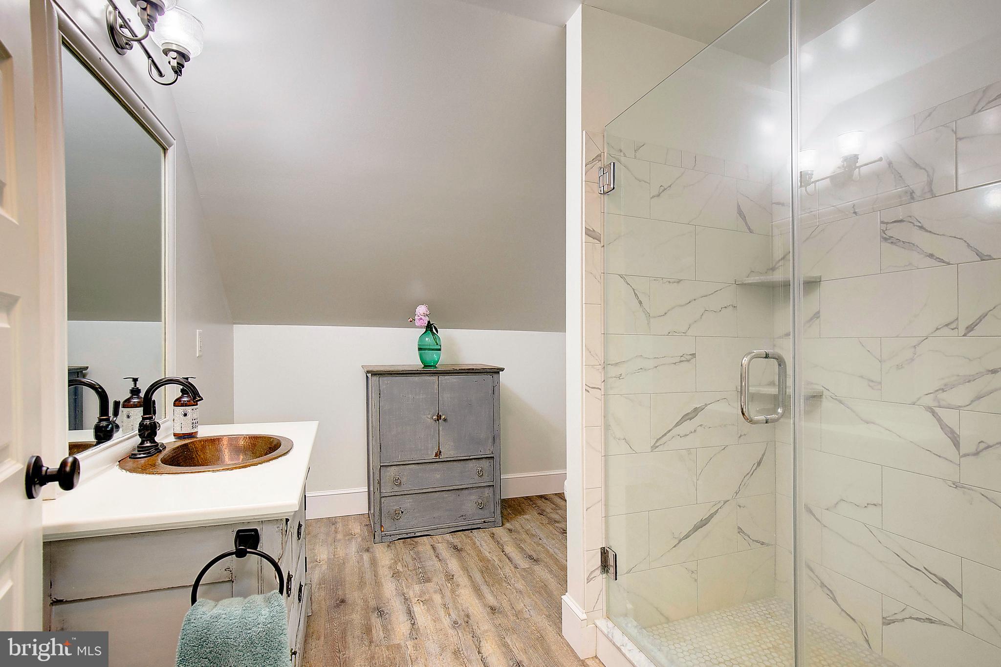 LOG INN ESTATES - Residential