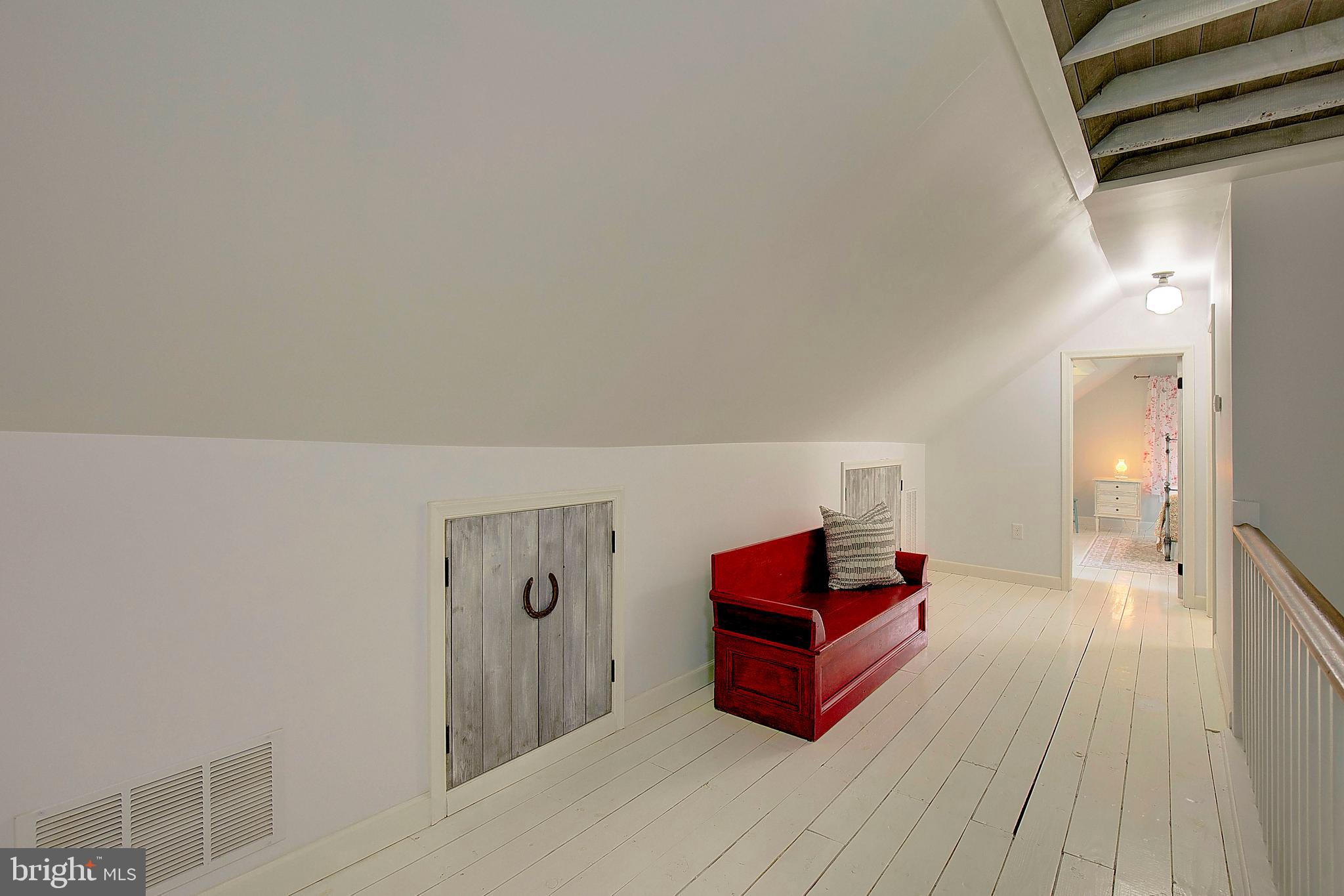 LOG INN ESTATES - Residential