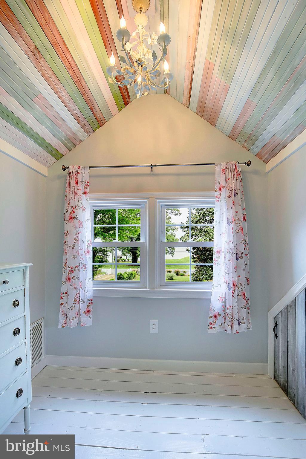 LOG INN ESTATES - Residential