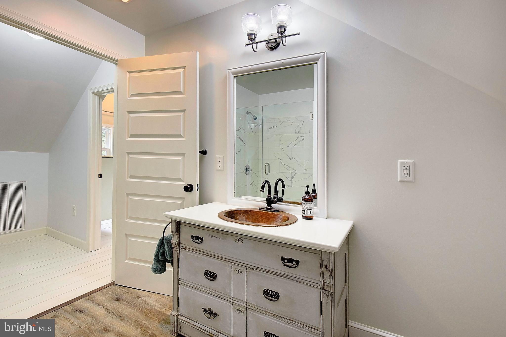 LOG INN ESTATES - Residential