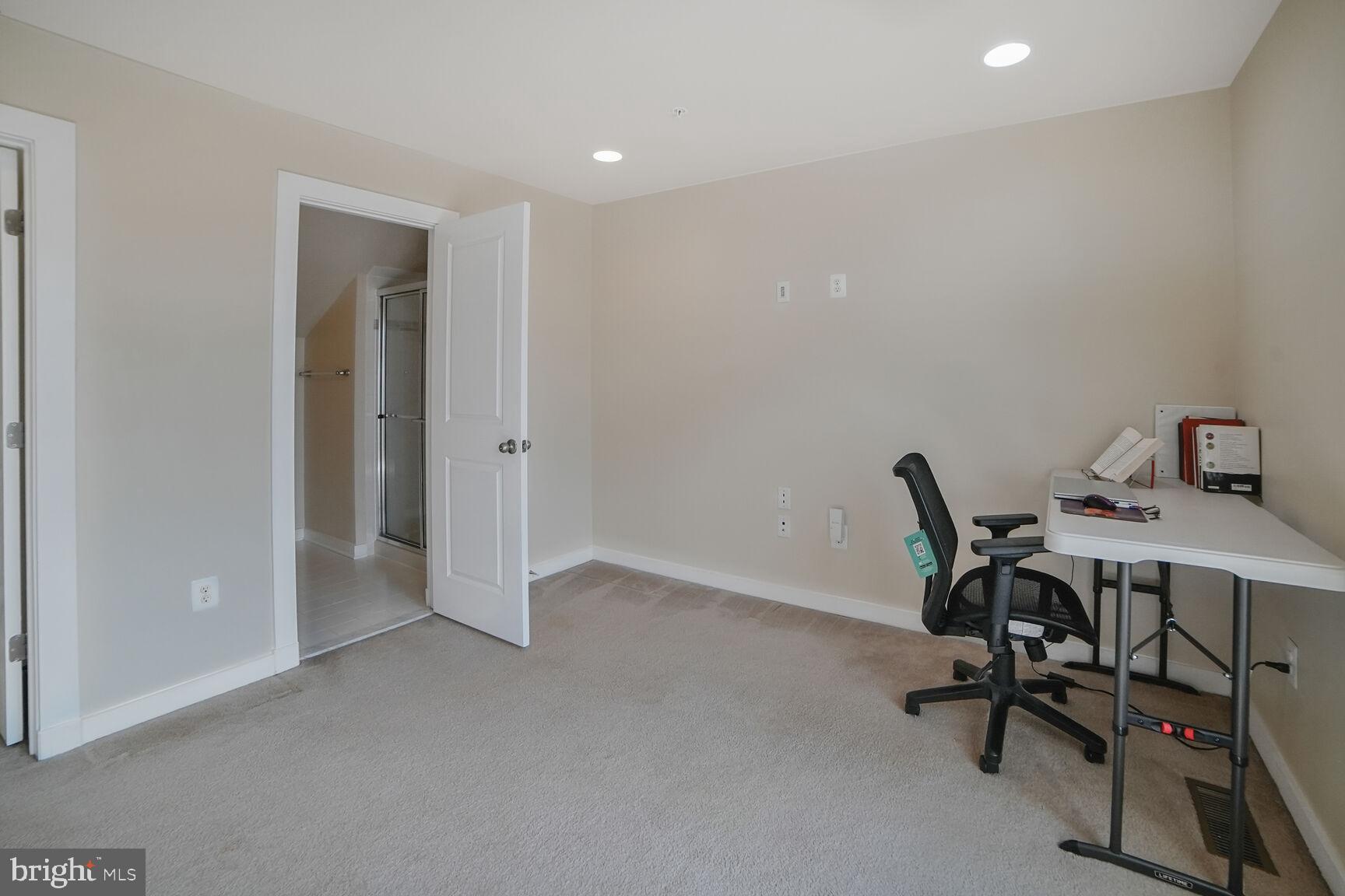 VILLAGES OF URBANA - Residential Lease