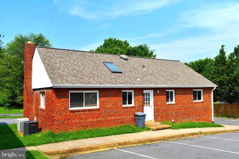4119 CHATELAIN ROAD ANNANDALE VA 22003