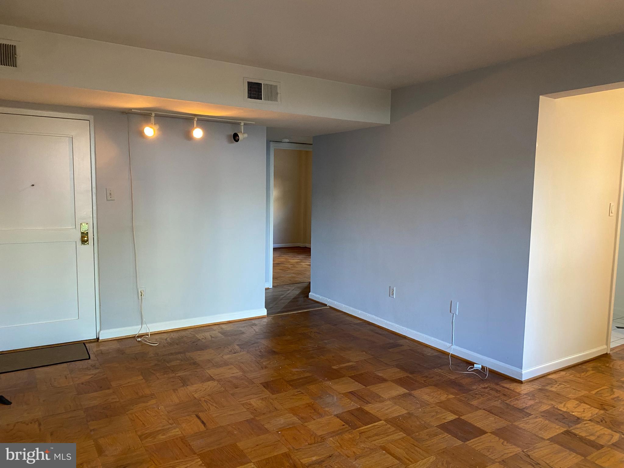 1300 N MEADE STREET 22