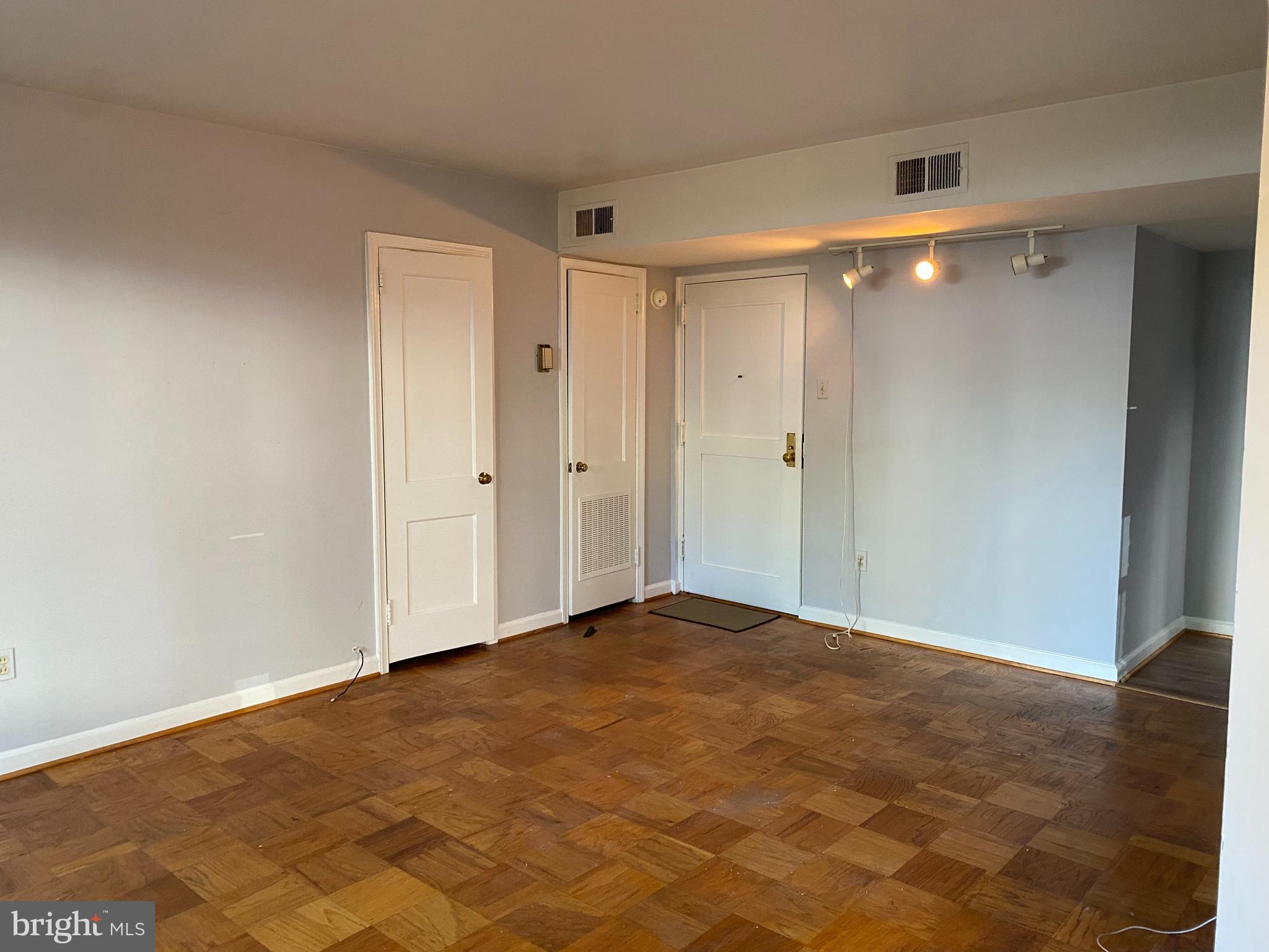 1300 N MEADE STREET 22