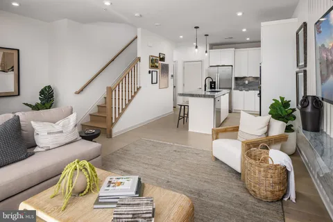 22103 Midmoore Drive, Ashburn, VA MLS: VALO2115090