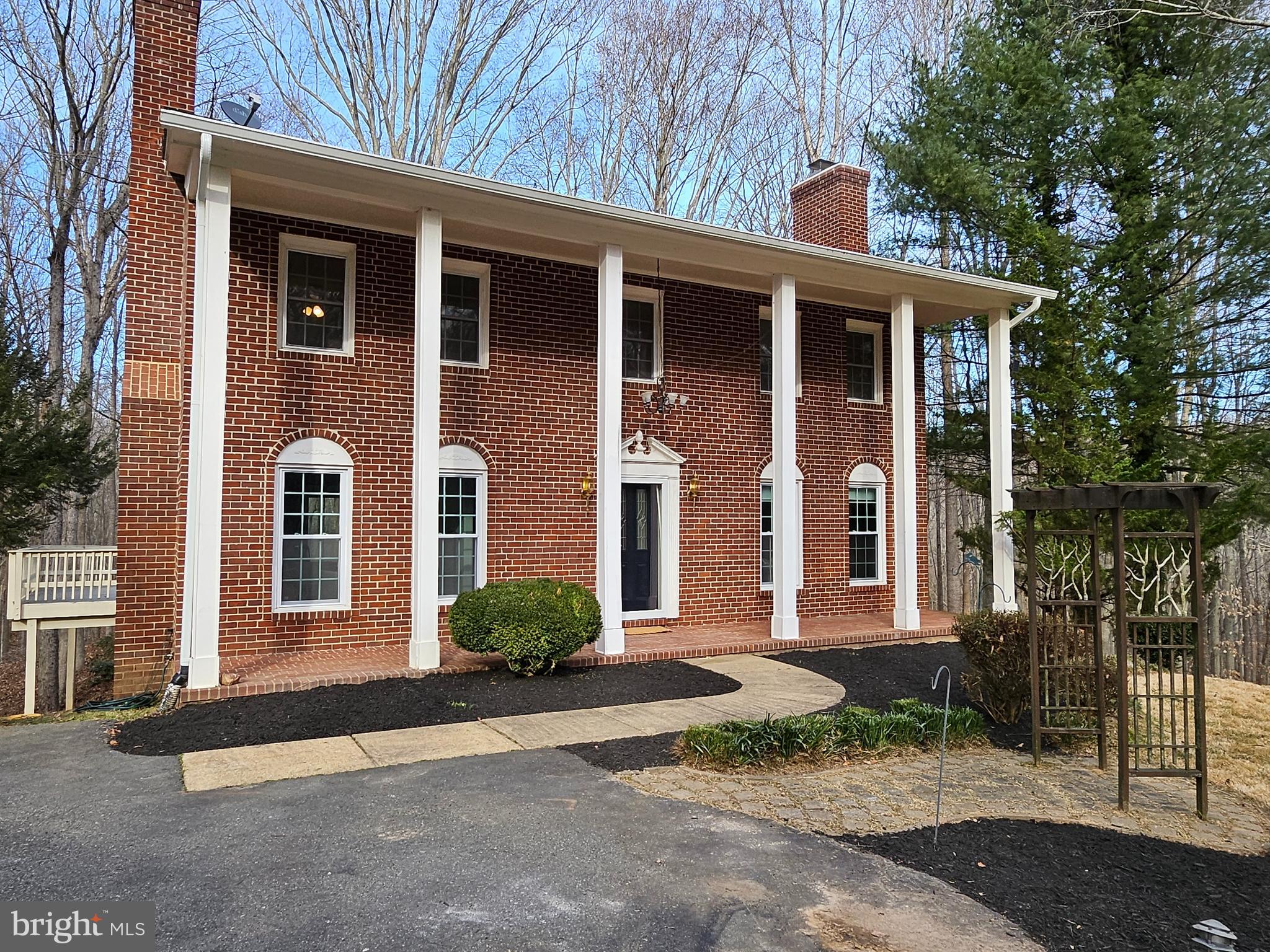 OCCOQUAN OAKS - Residential