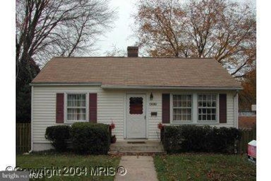 VACANT.  SPACIOUS BEAUTIFUL 2 BDR, 2 BTH RANCH HOME IN QUIET FAIRFAX CITY WESTMORE NEIGHBORHOOD.  DINING KITCHEN, CORIAN COUNTERS, LARGE REC RM IN WALK-OUT BASEMENT.  SEPERATE UTILITY/LAUNDRY AREA.  FENCED BACKYARD, GREAT SCHOOLS.  CLOSE TO FAIRFAX-VIENNA METRO, HWY 66, 29/50 INTERSECTION. MINUTES FROM FAIR OAKS MALL, WAL-MART, GEORGE MASON UNIVERSITY, HWY 495. MUST SEE TO APPRECIATE.