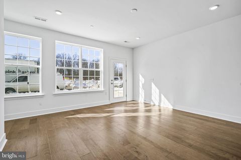 Townhouse For Rent - 140 Leona Stewart<br/> PENNINGTON, NJ 08534