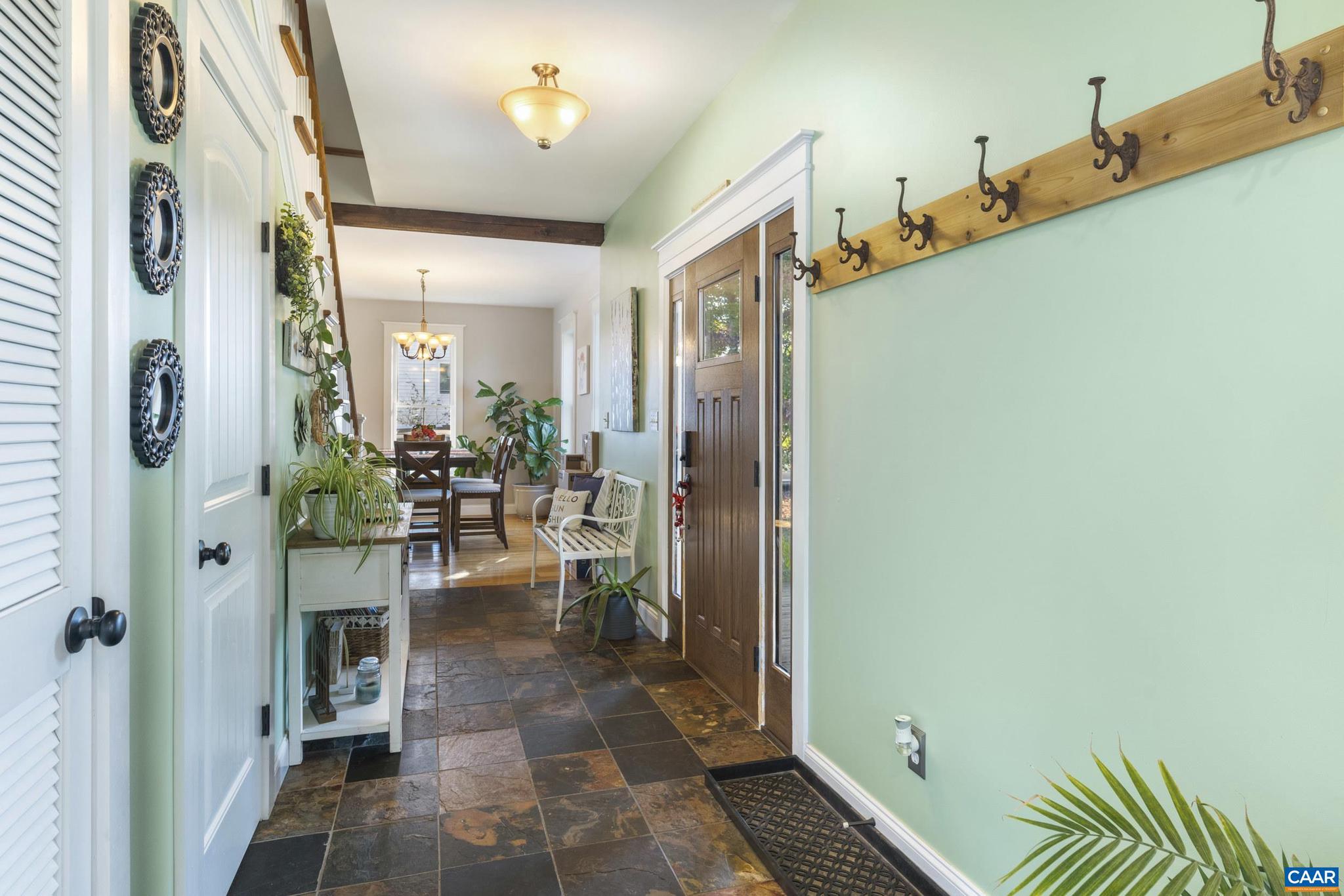 379 CRESTVIEW DR