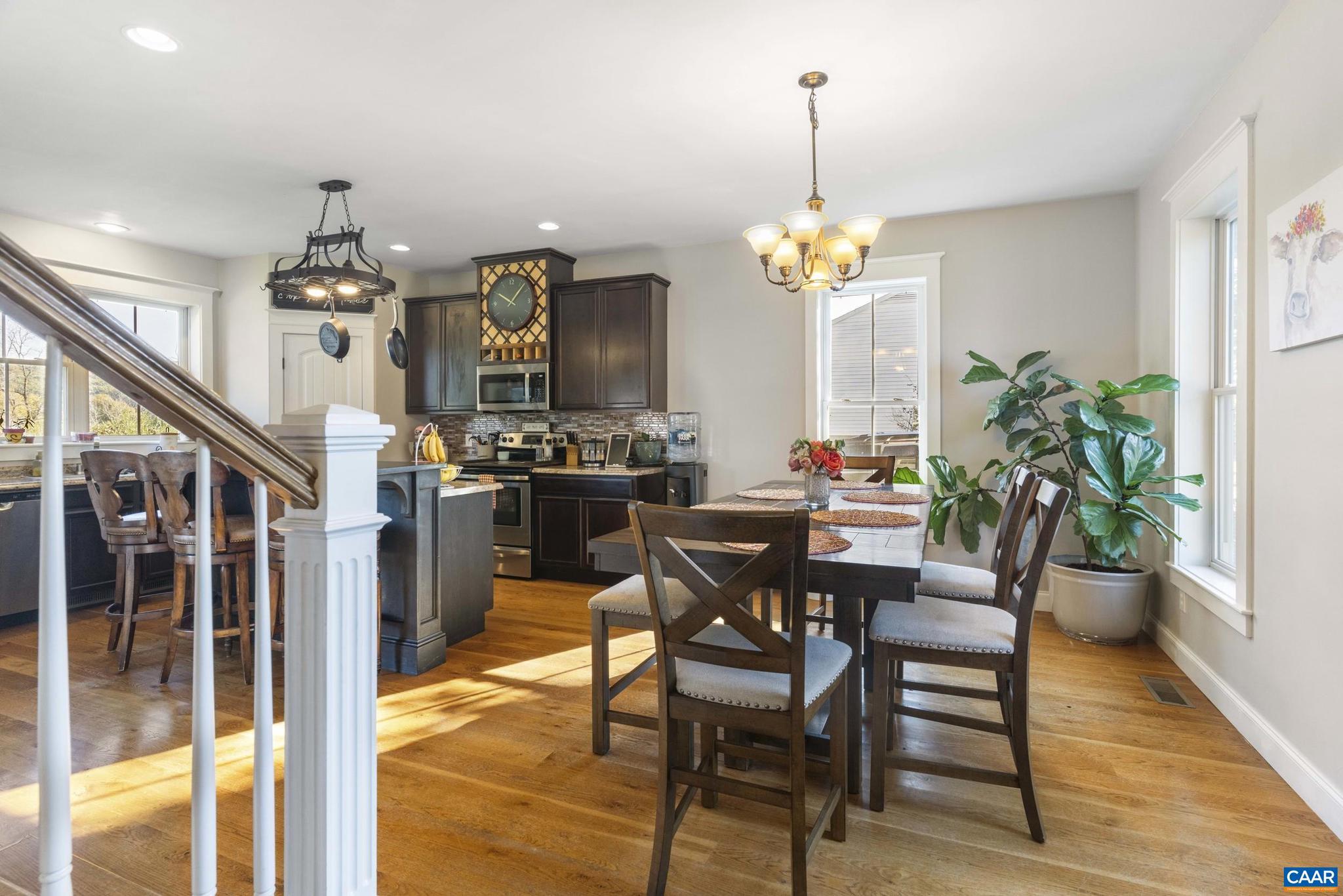 379 CRESTVIEW DR
