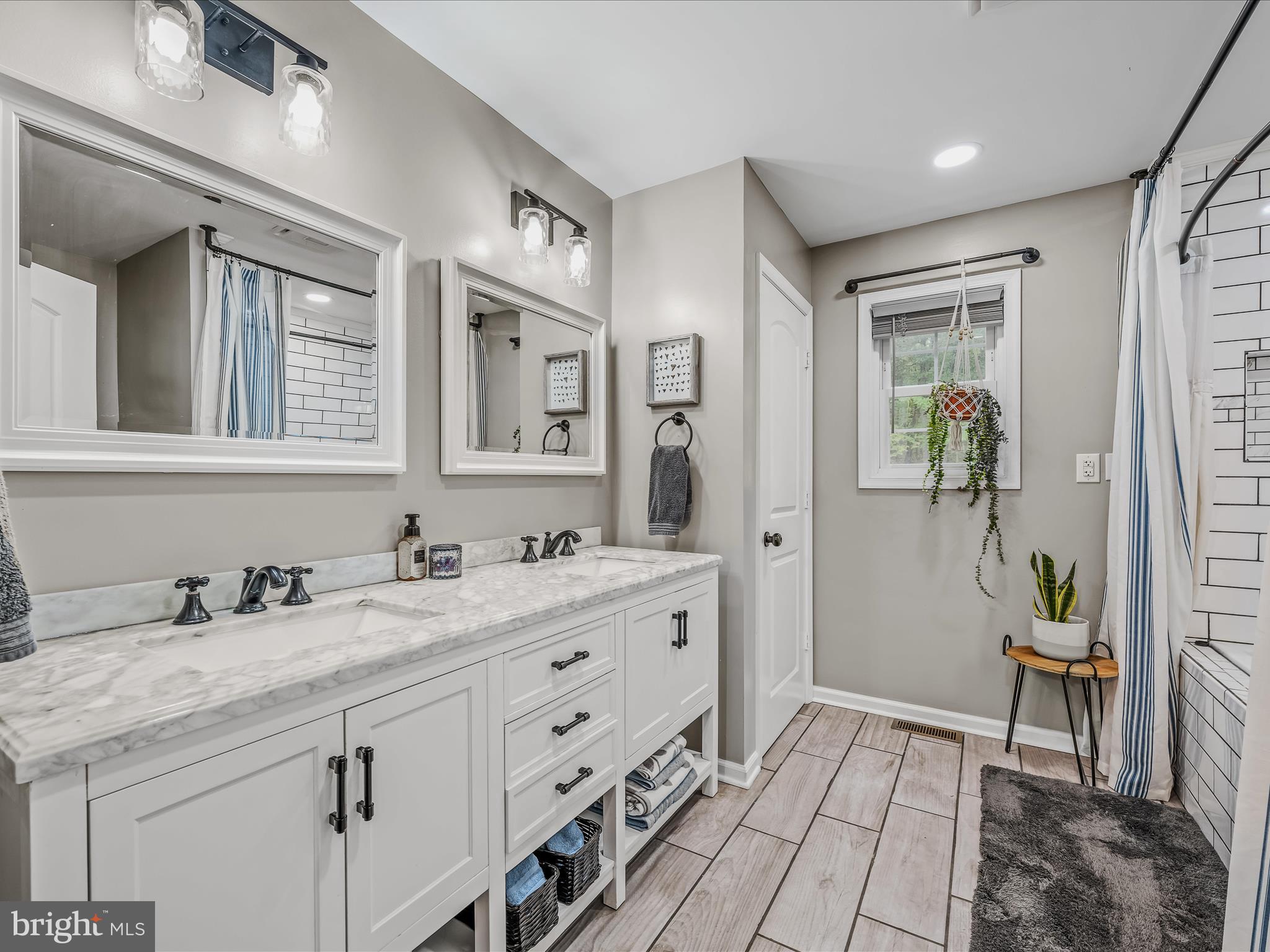 ASHTON FOREST - Residential