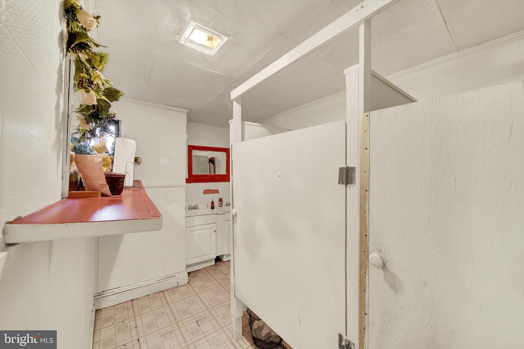 WINCHESTER - Commercial Sale