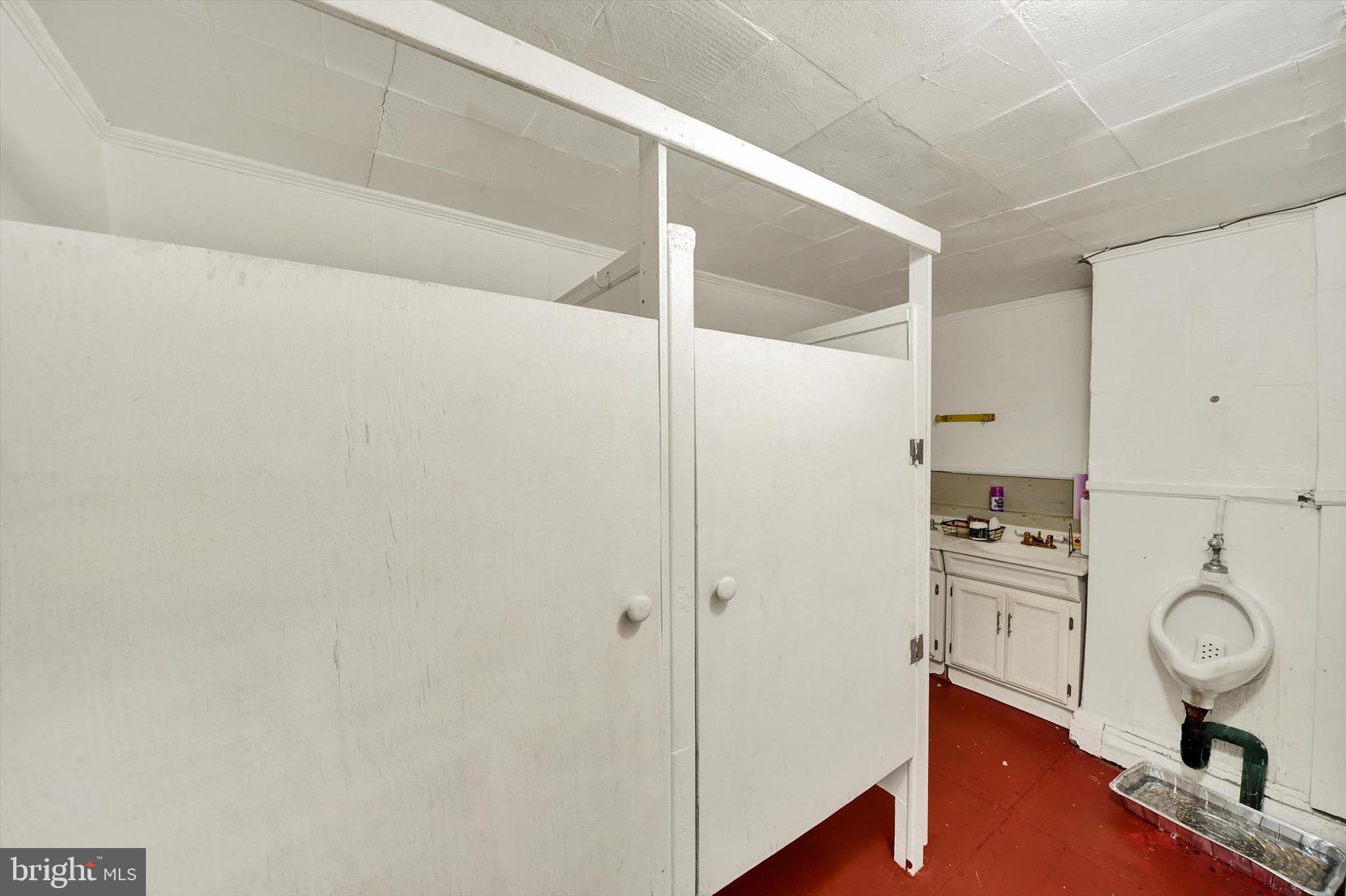 WINCHESTER - Commercial Sale