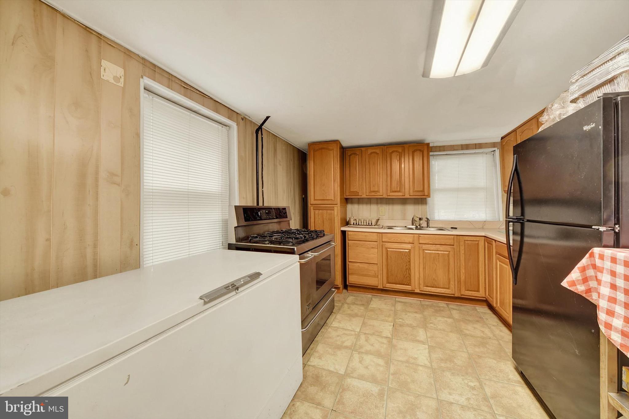 WINCHESTER - Commercial Sale