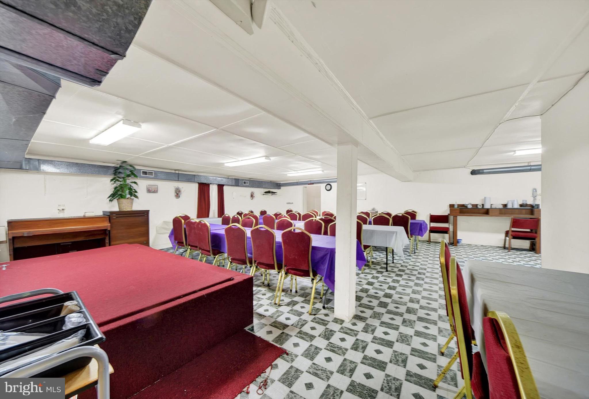 WINCHESTER - Commercial Sale