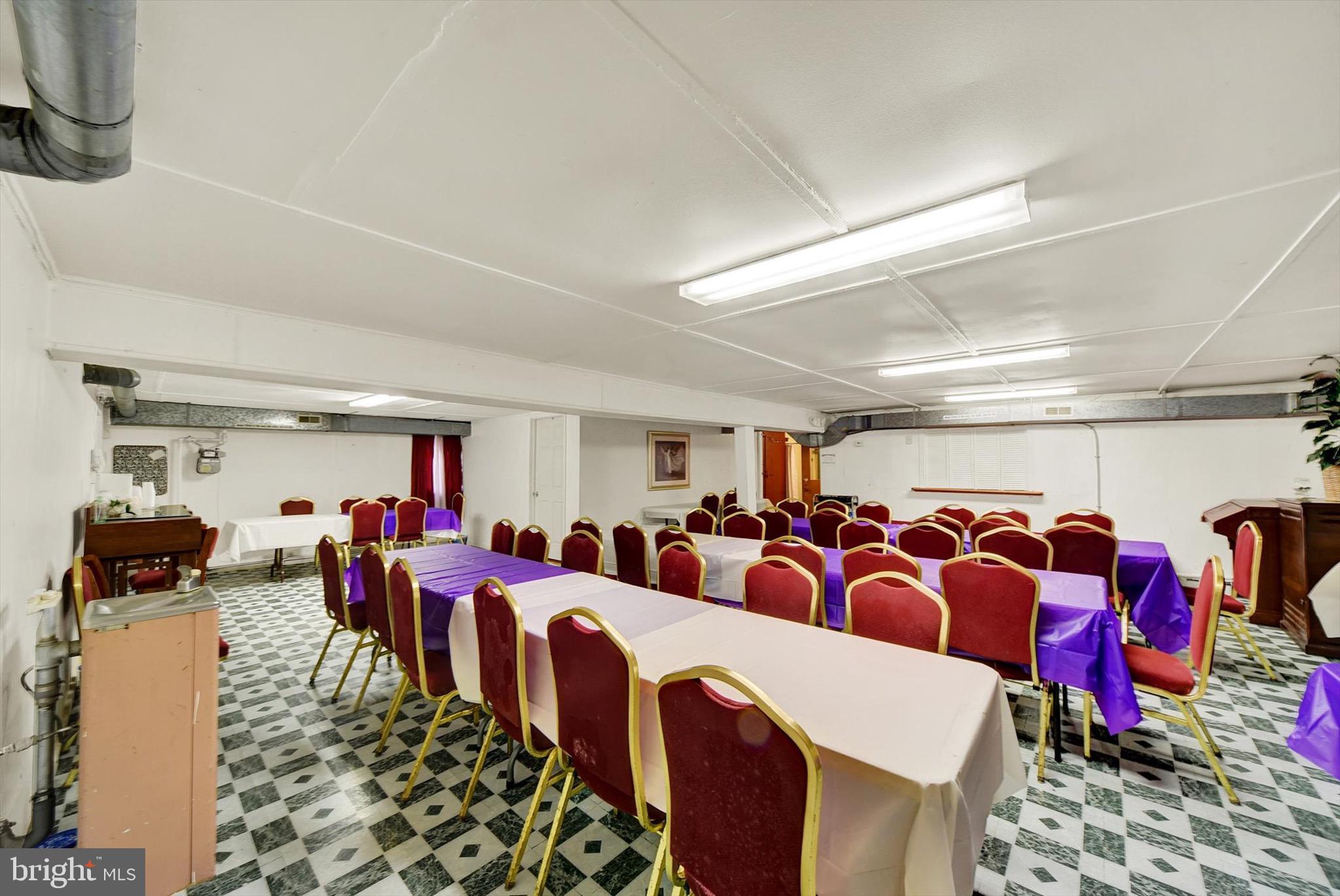 WINCHESTER - Commercial Sale