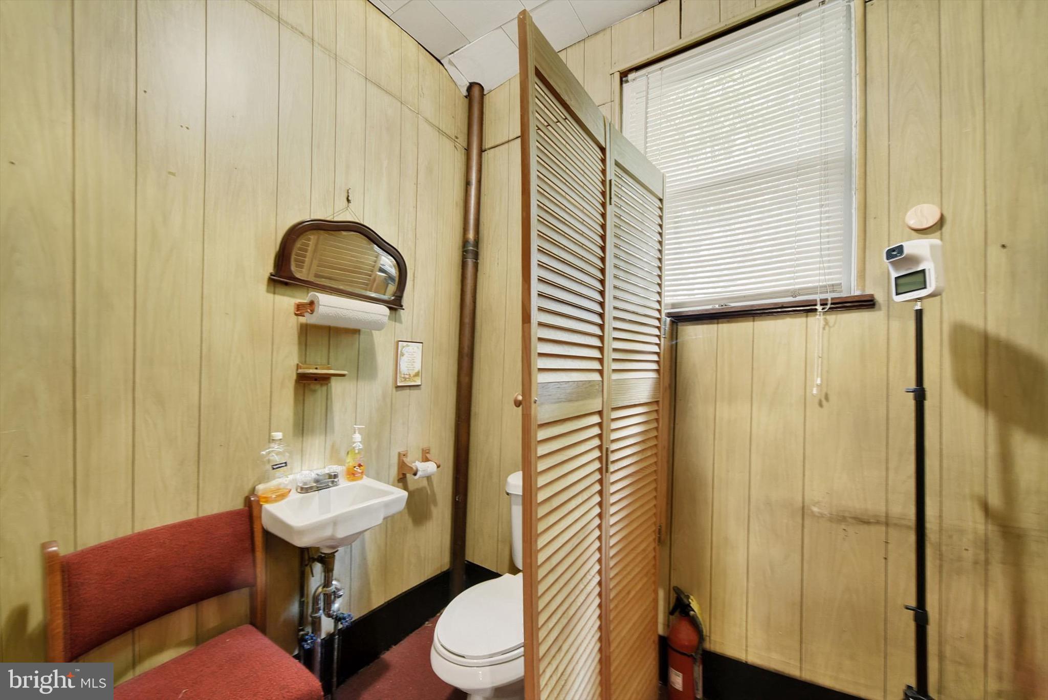 WINCHESTER - Commercial Sale