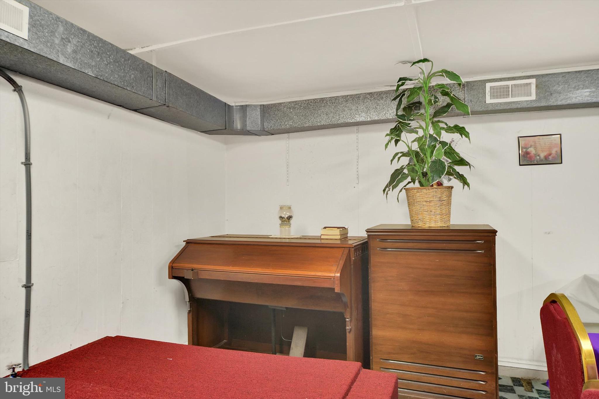 WINCHESTER - Commercial Sale