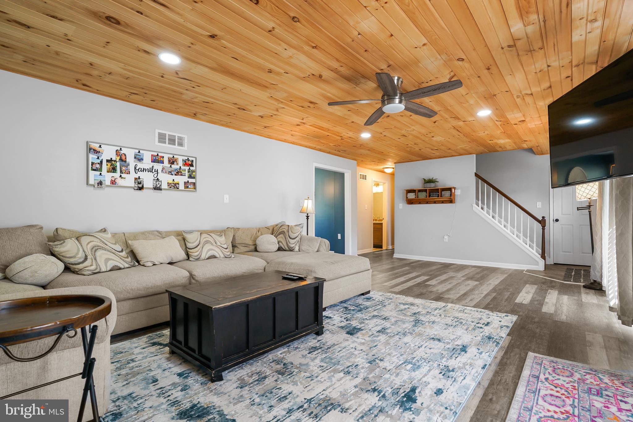 SURREY RIDGE - Residential