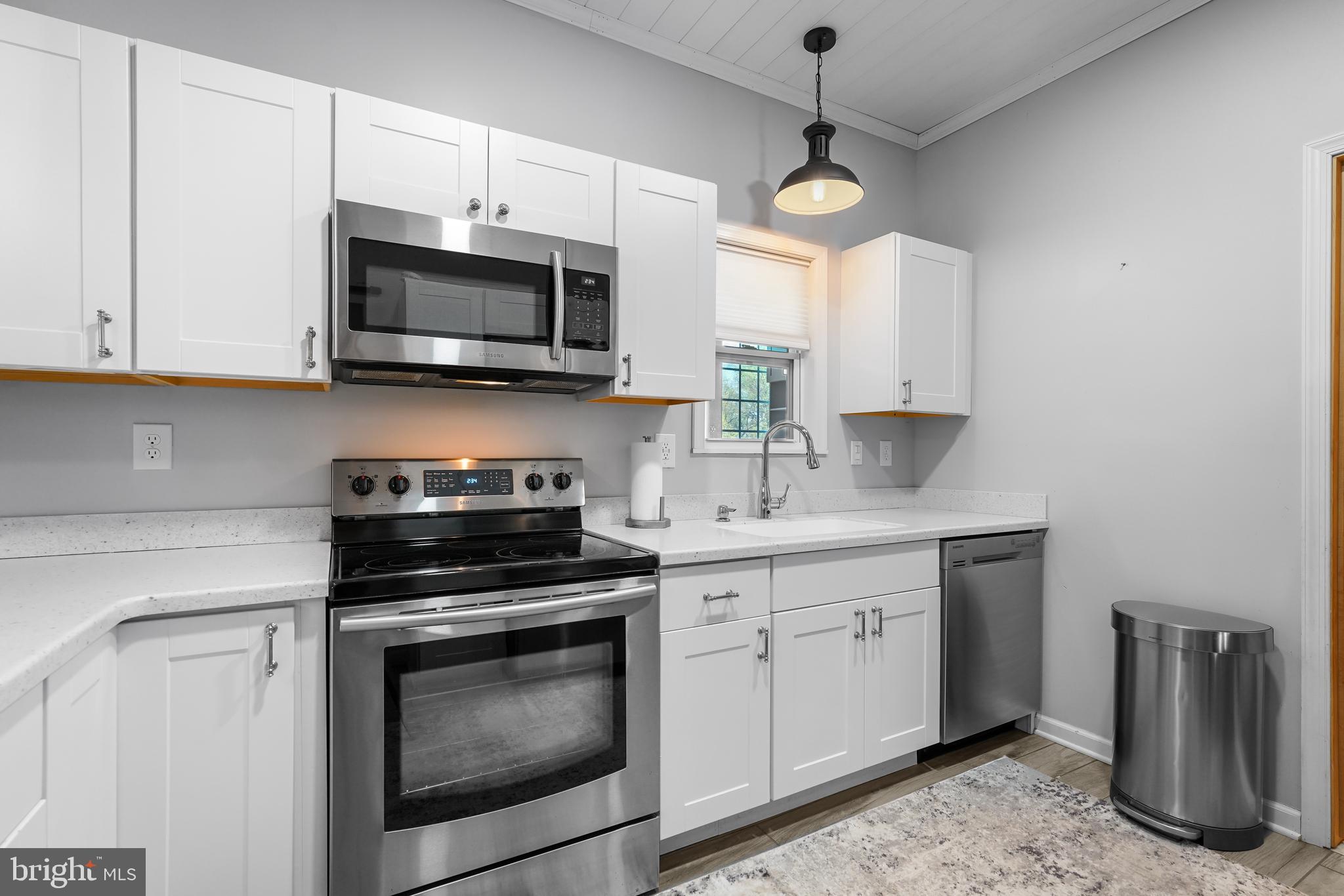 SURREY RIDGE - Residential