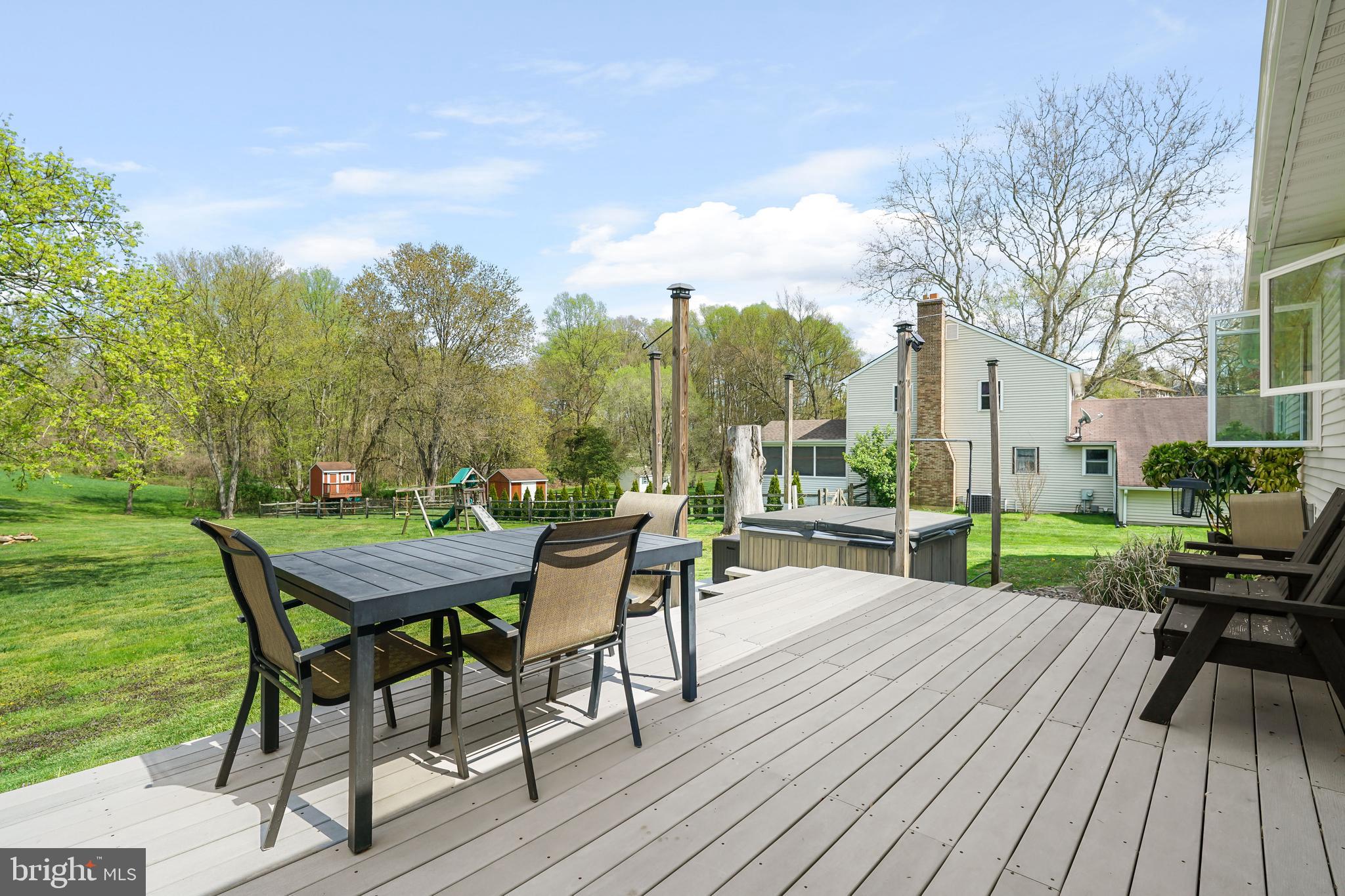 SURREY RIDGE - Residential