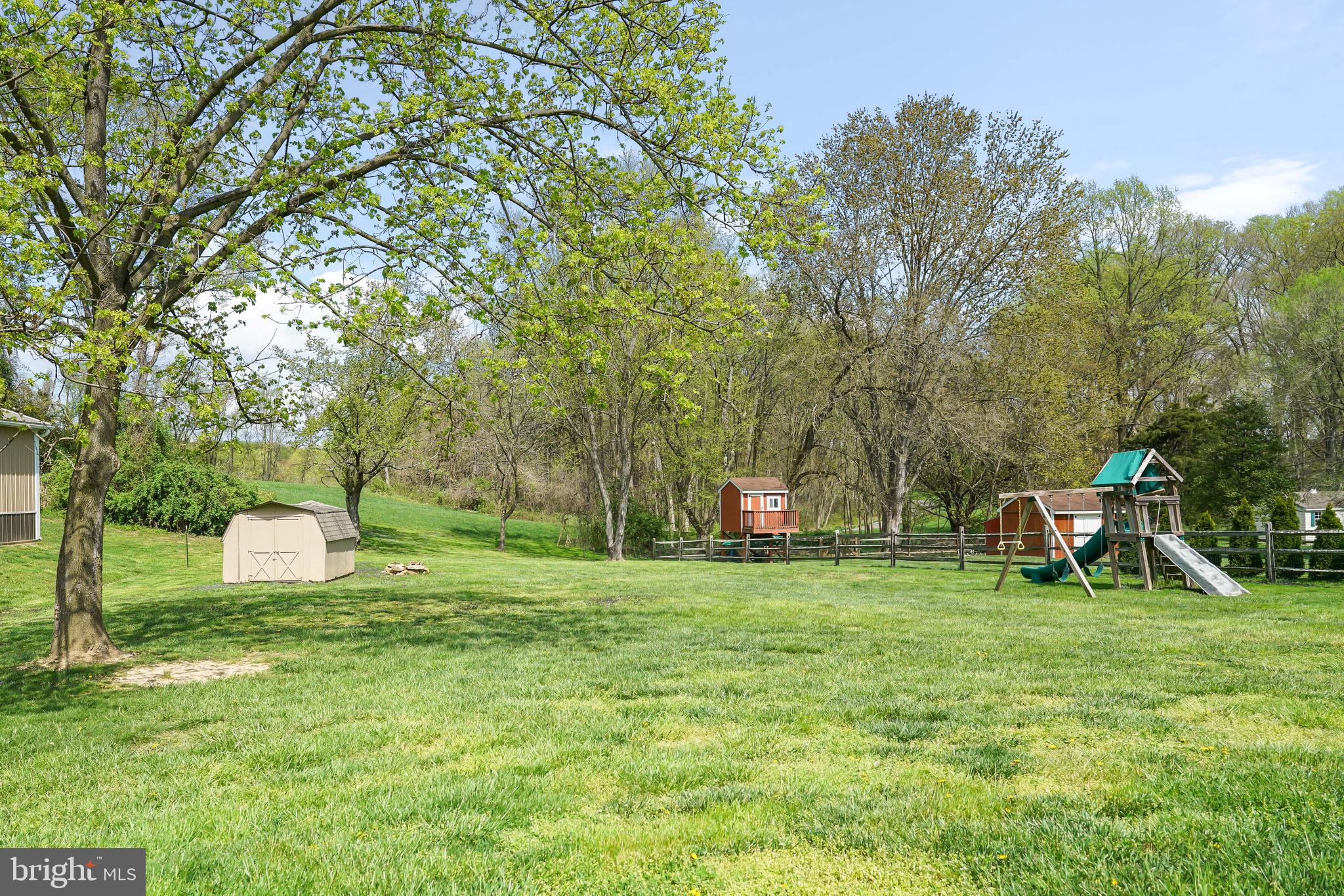 SURREY RIDGE - Residential