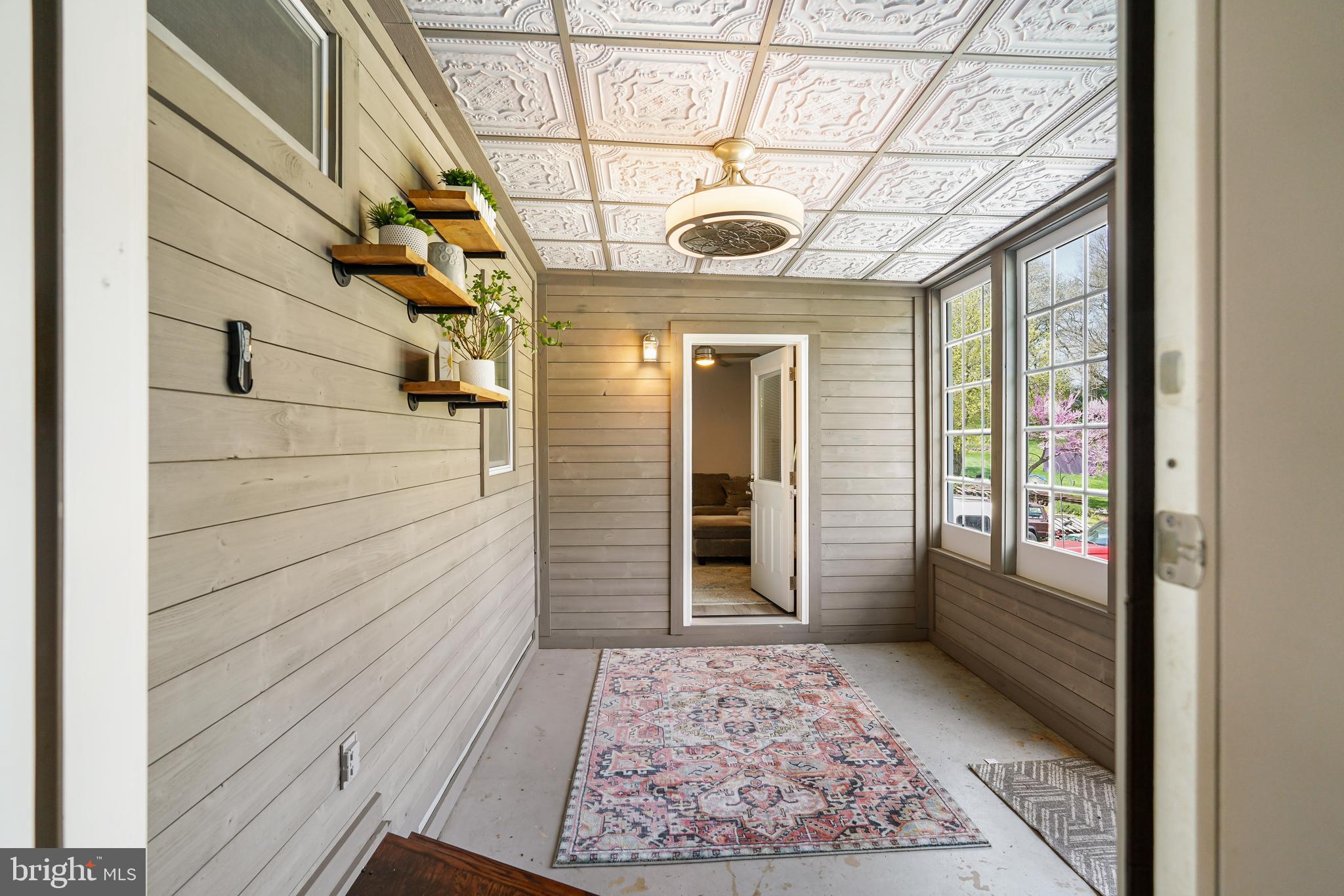 SURREY RIDGE - Residential