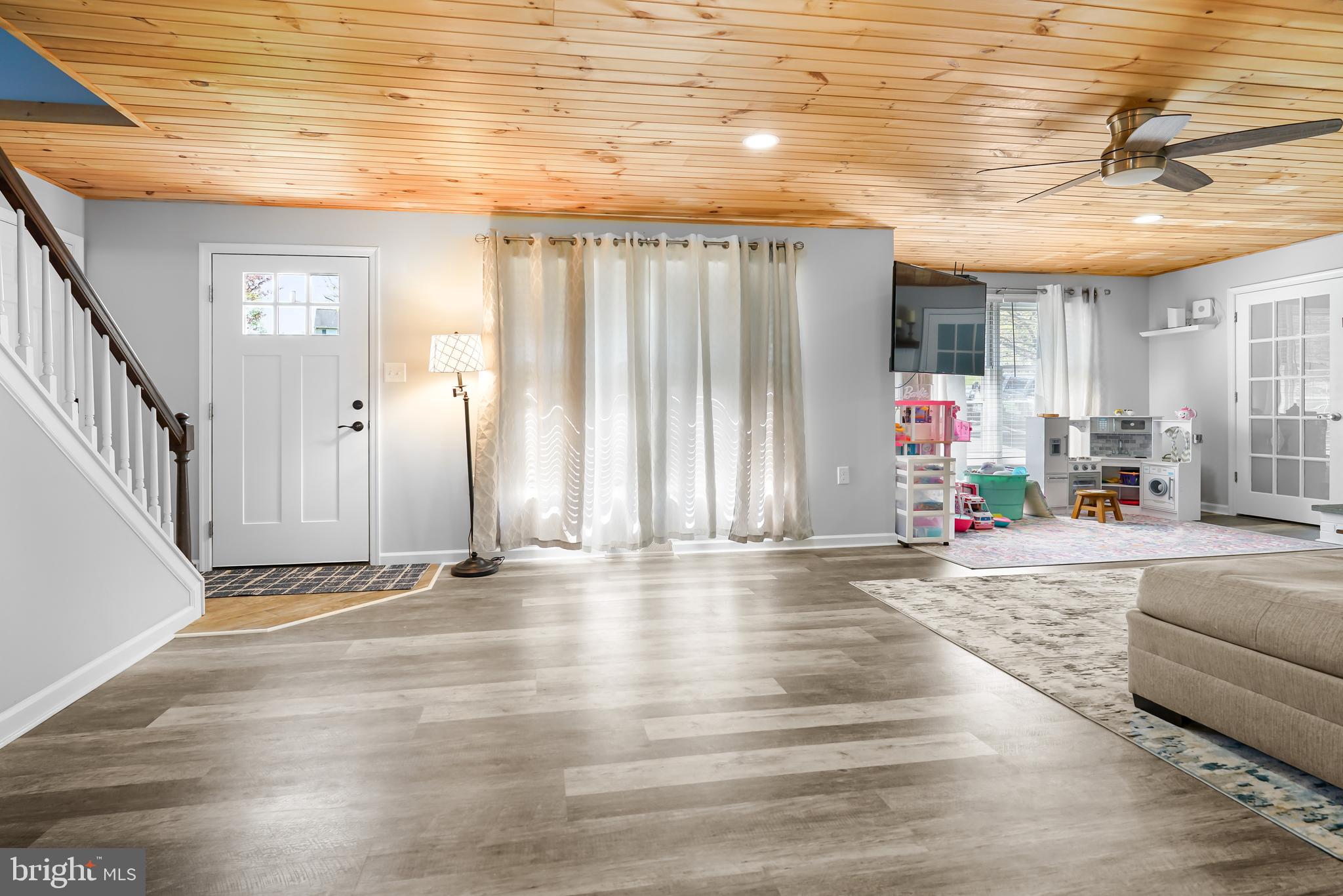 SURREY RIDGE - Residential