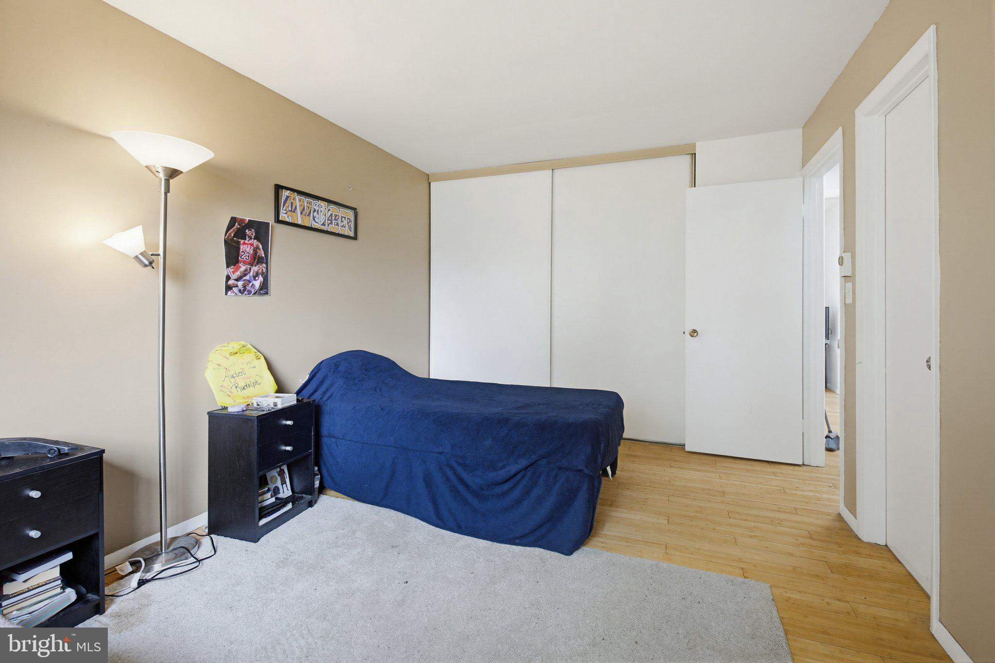 VILLAGE PARK - Residential