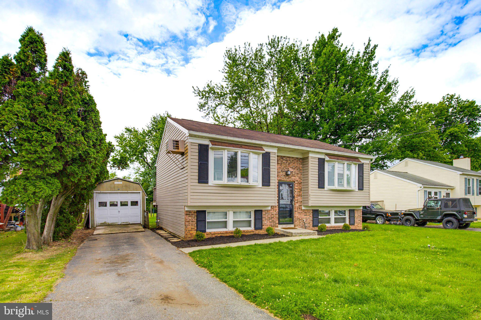 VILLAGE PARK - Residential