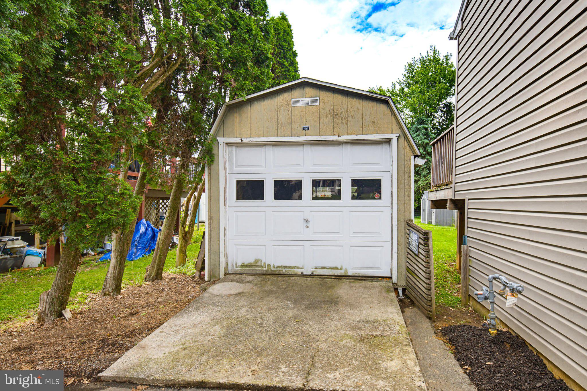 VILLAGE PARK - Residential