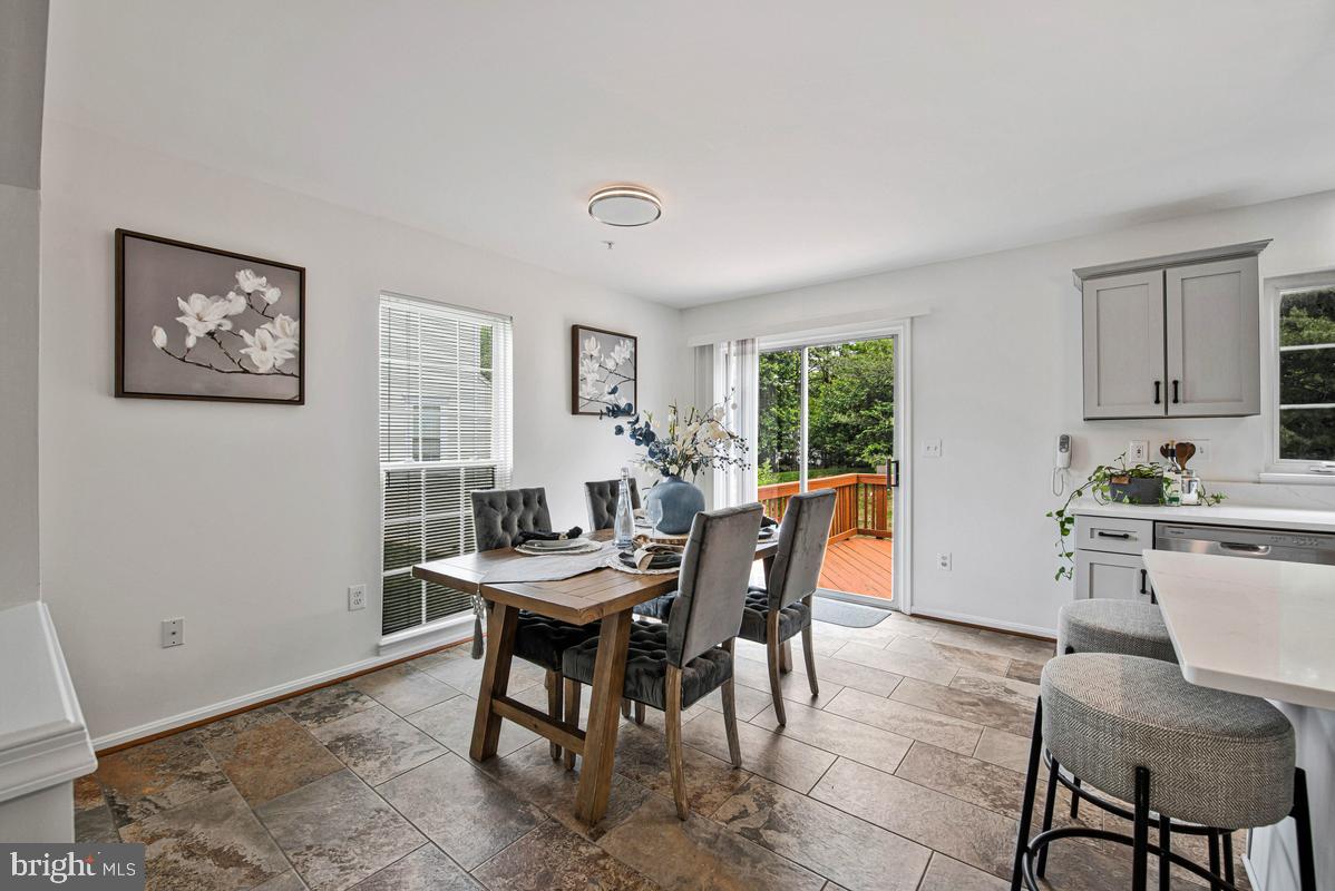 THE VILLAGES OF LYONSFIELD RUN - Residential