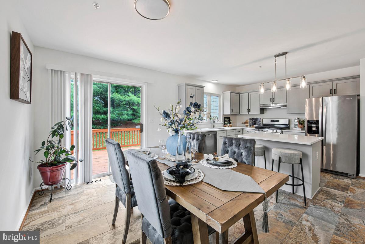 THE VILLAGES OF LYONSFIELD RUN - Residential