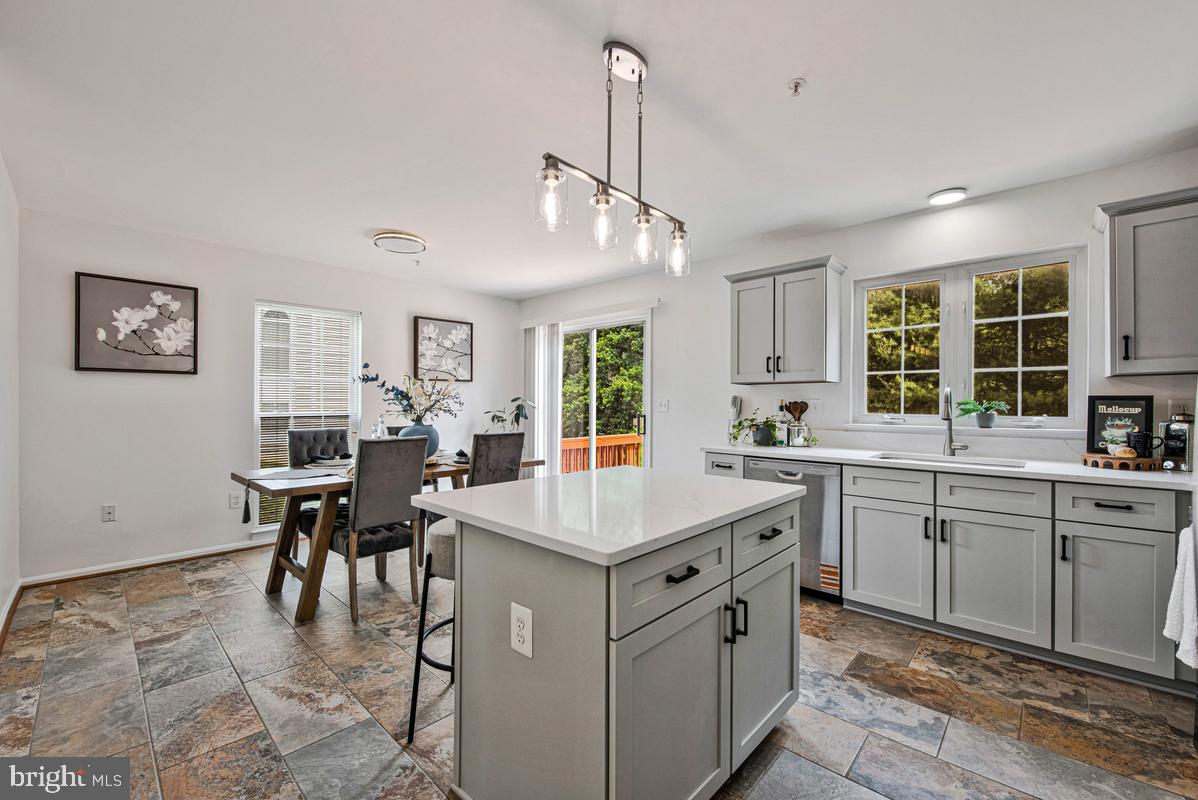 THE VILLAGES OF LYONSFIELD RUN - Residential