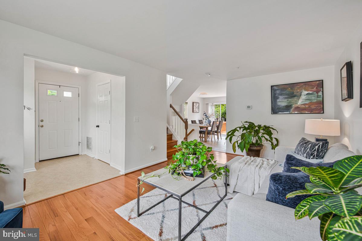 THE VILLAGES OF LYONSFIELD RUN - Residential