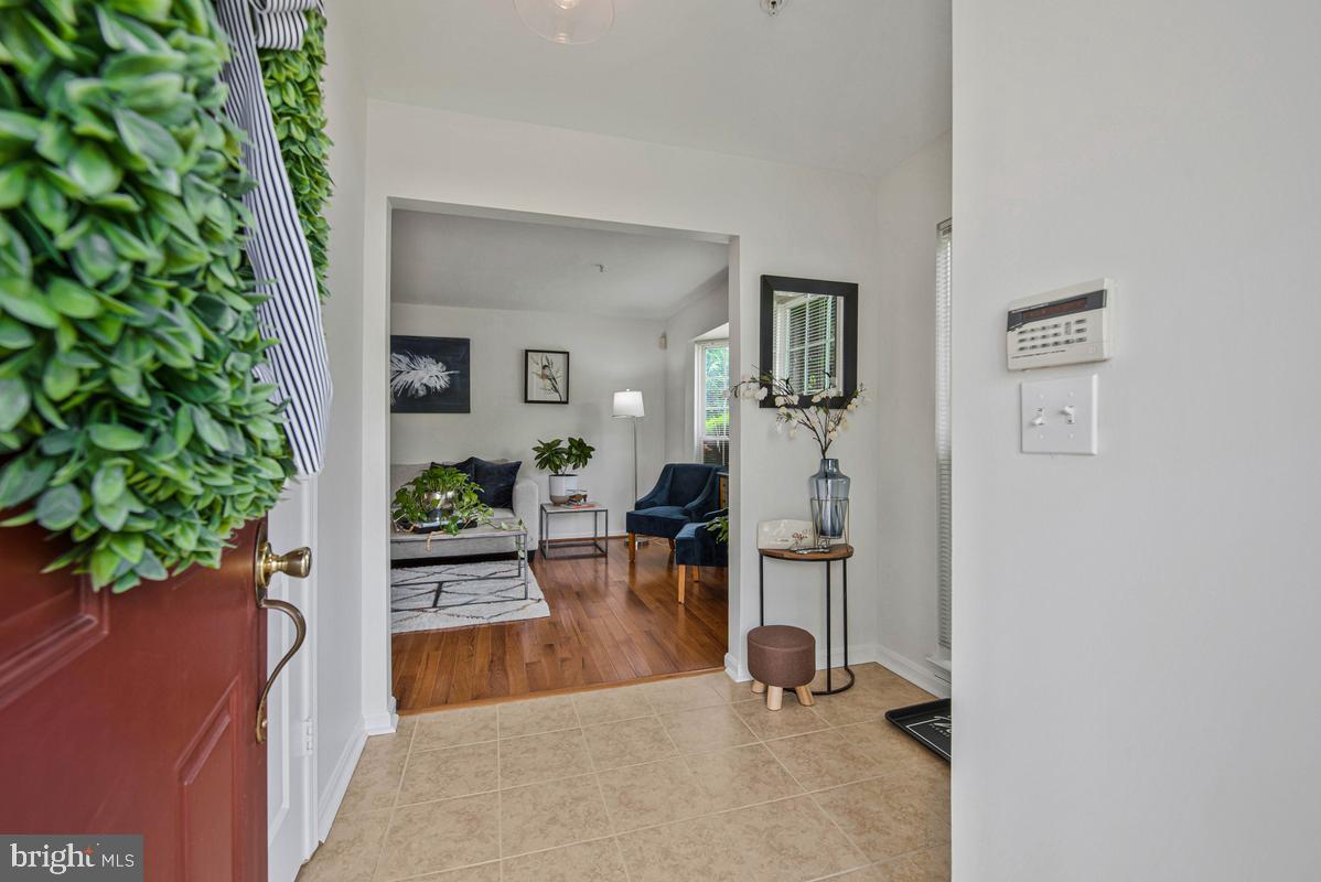 THE VILLAGES OF LYONSFIELD RUN - Residential
