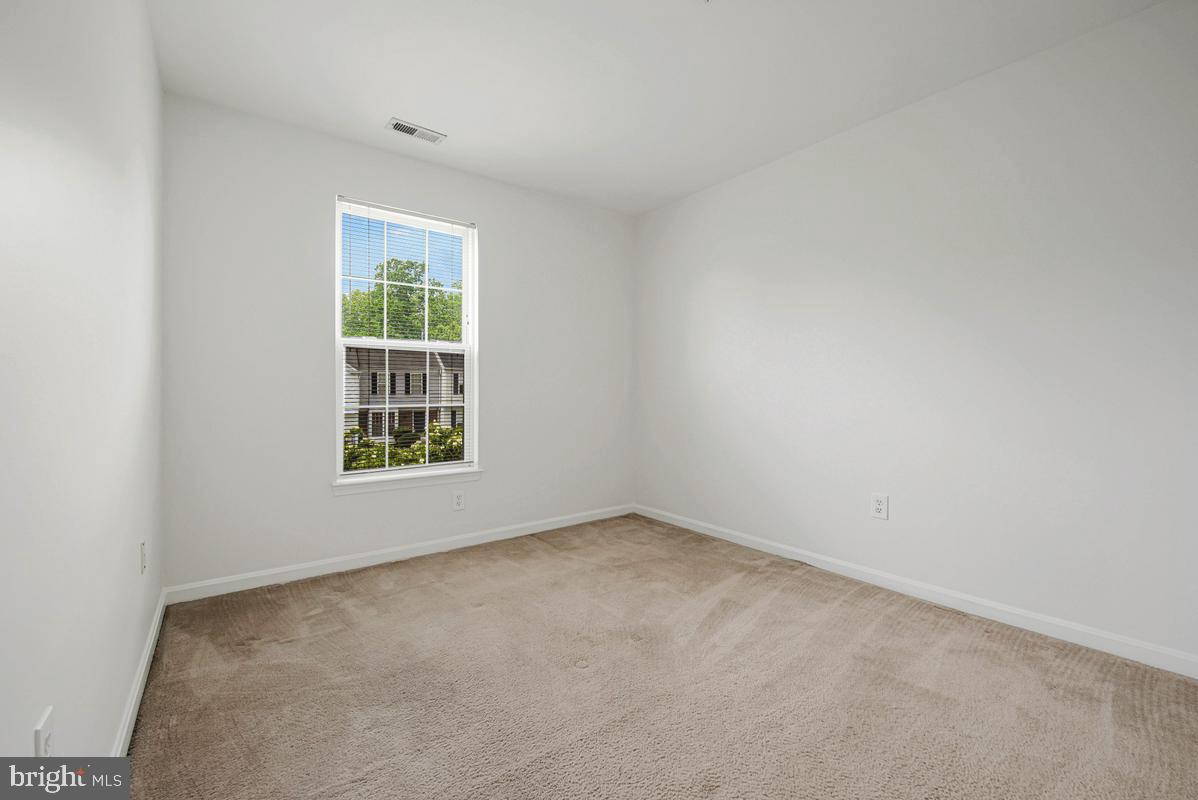 THE VILLAGES OF LYONSFIELD RUN - Residential