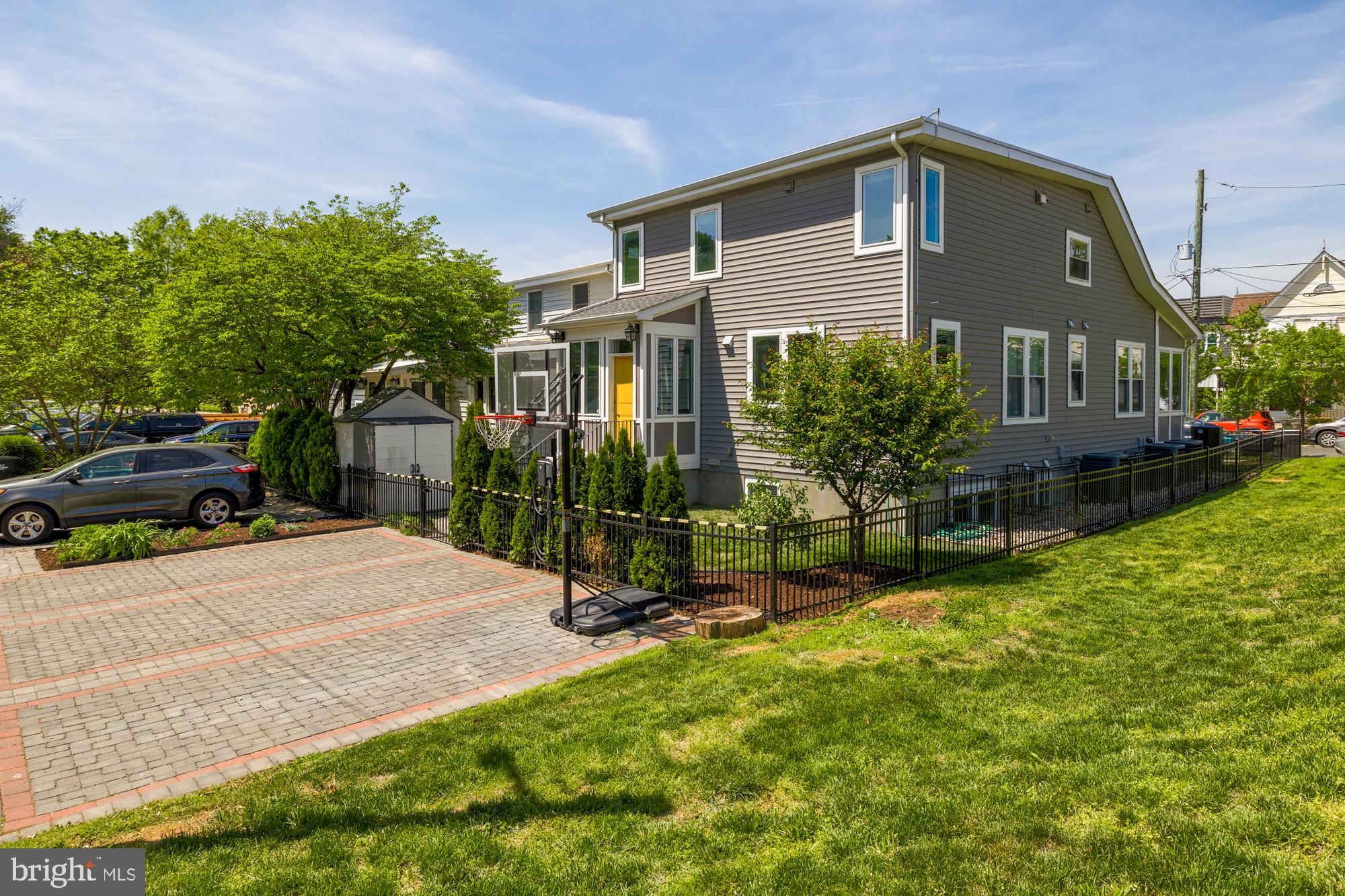 1007 OTIS STREET NE