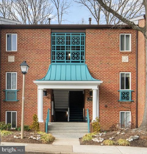 Photo of 11820 Breton Ct #12B, RESTON, VA 20191 (MLS # VAFX2292766)