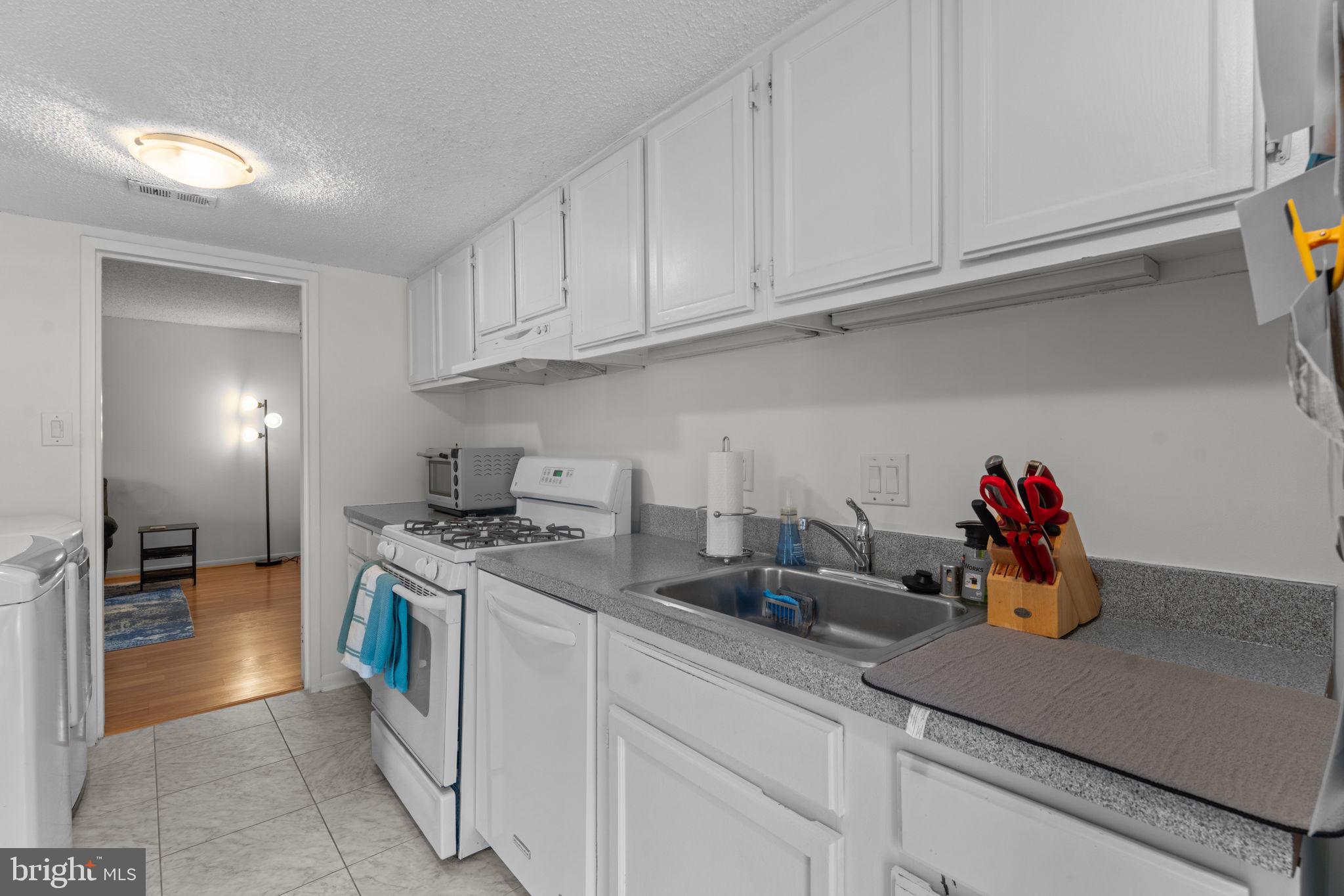 HUNTERS WOODS VILLAGE - Residential