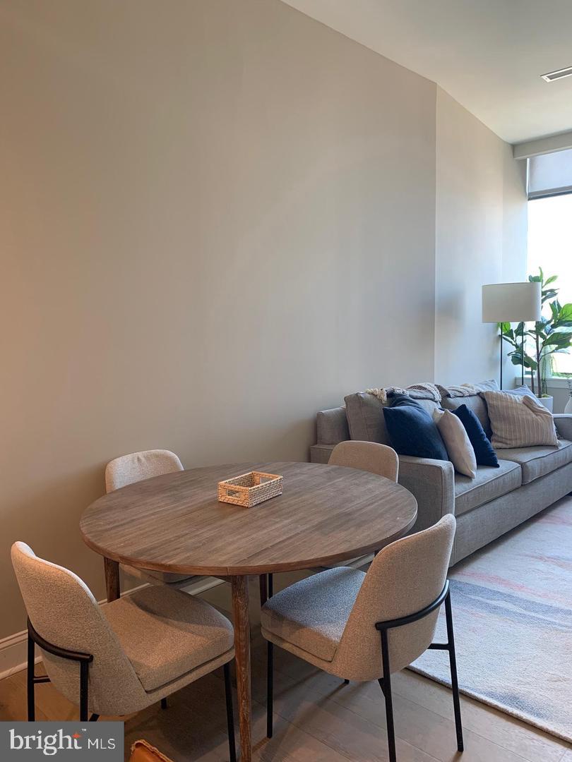 LOGAN SQUARE - Residential Lease