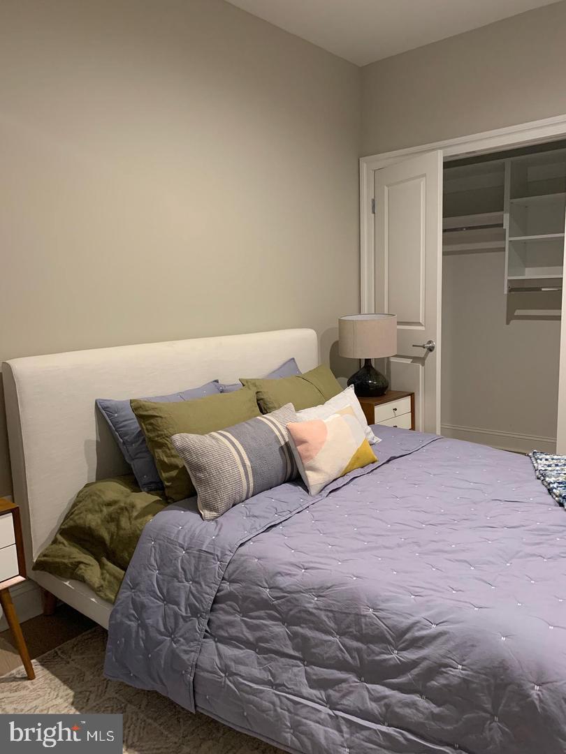 LOGAN SQUARE - Residential Lease