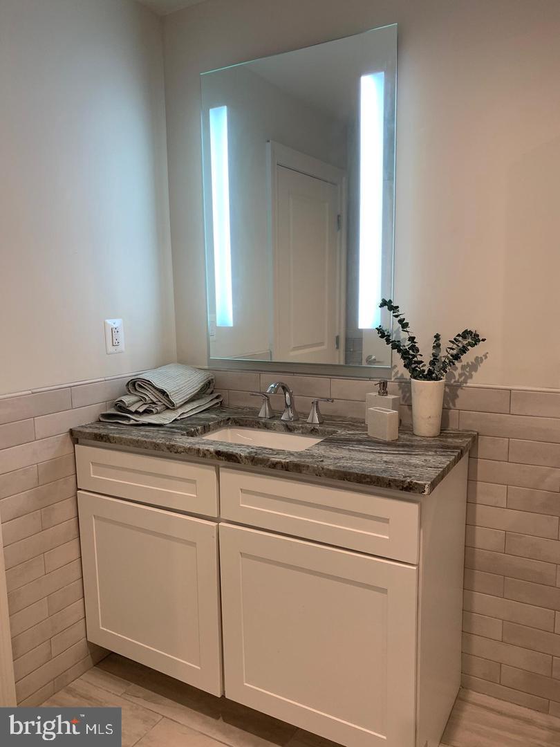 LOGAN SQUARE - Residential Lease