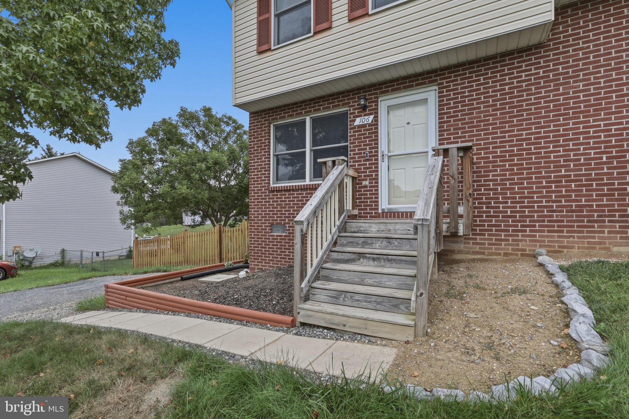 106 LAKERIDGE DRIVE