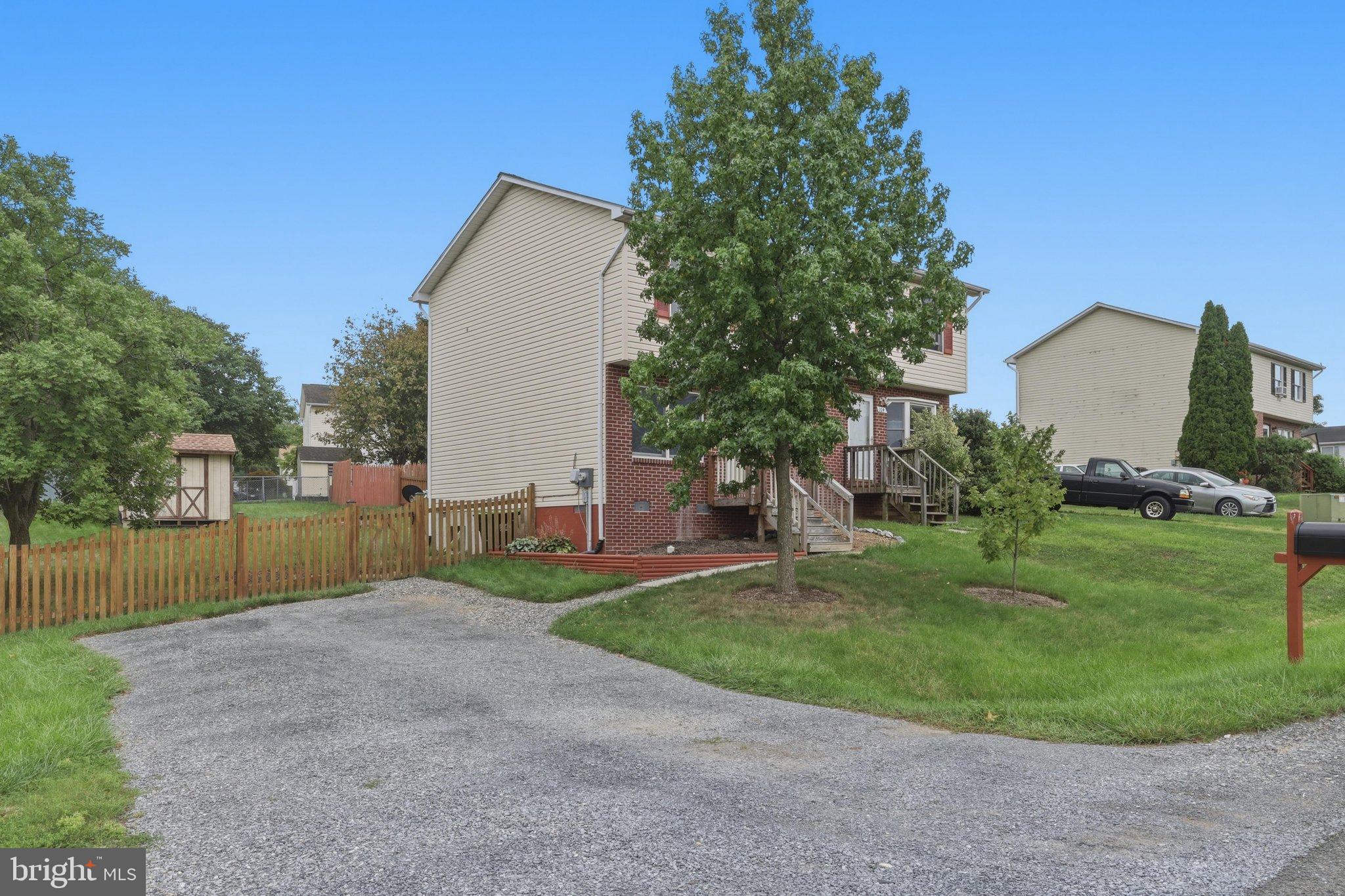 106 LAKERIDGE DRIVE
