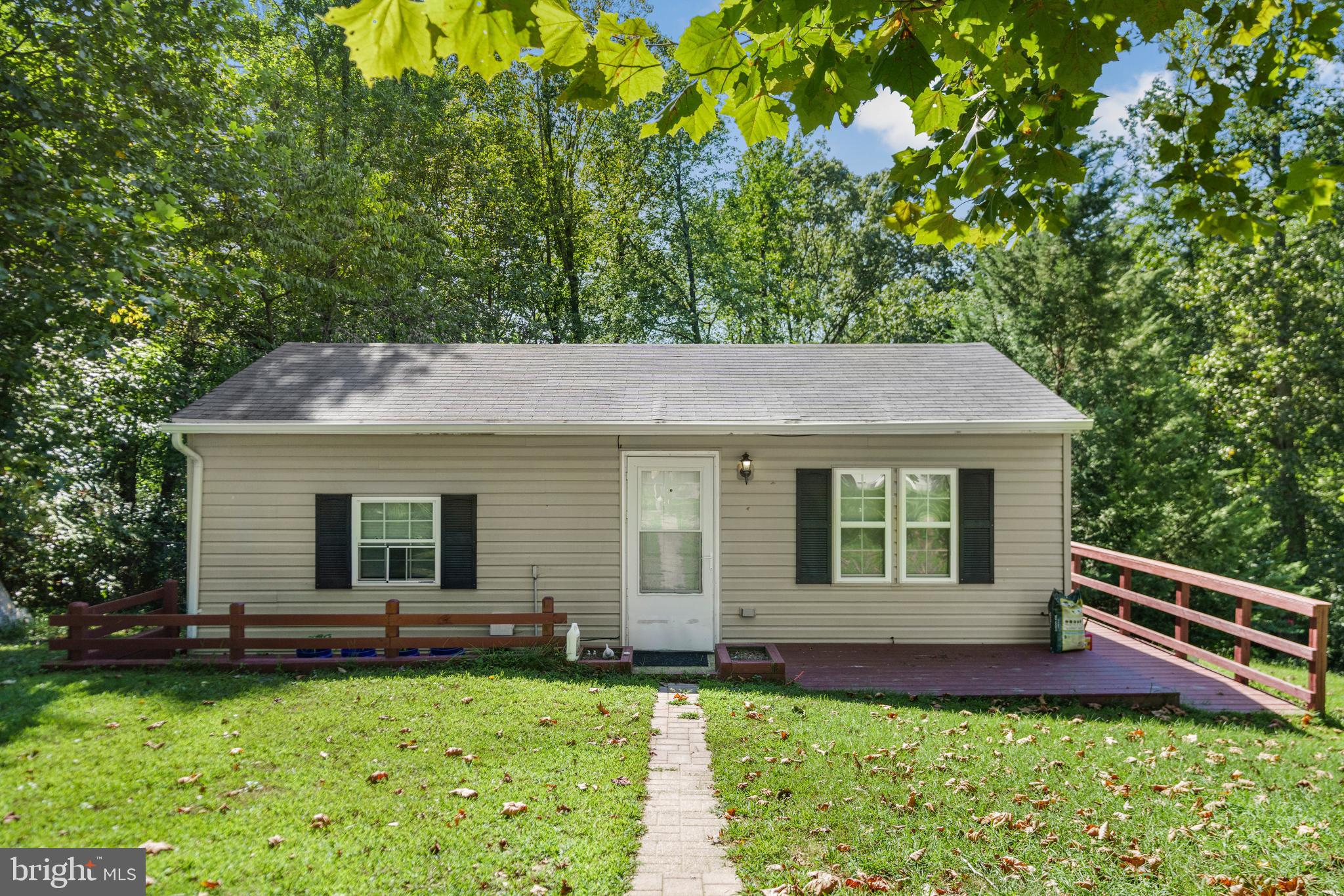 This charming rambler style home is situated at the end of a quiet cul-de-sac in the Laurel Ridge subdivision. With 2 bedrooms and 1 bathroom, a living room, a full-size kitchen, and in-unit washer & dryer, this home has everything you need, with the lawn that you'd love. Backed up to the forest and plenty of lawn, you'll be able to enjoy the peace and quiet that St. Mary's County is known for. Not far from PAX Naval Base, Andrews Air Force, or DC!